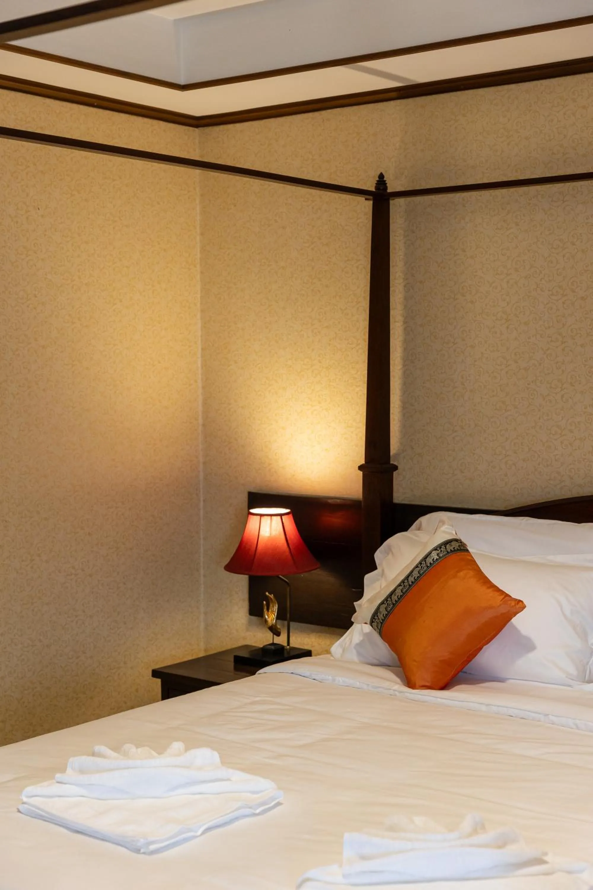 Photo of the whole room, Bed in Na Thapae Chiangmai Hotel