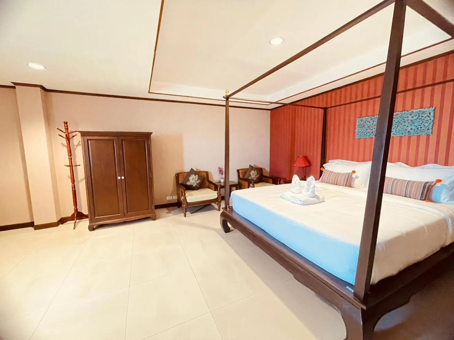 Bed in Na Thapae Chiangmai Hotel