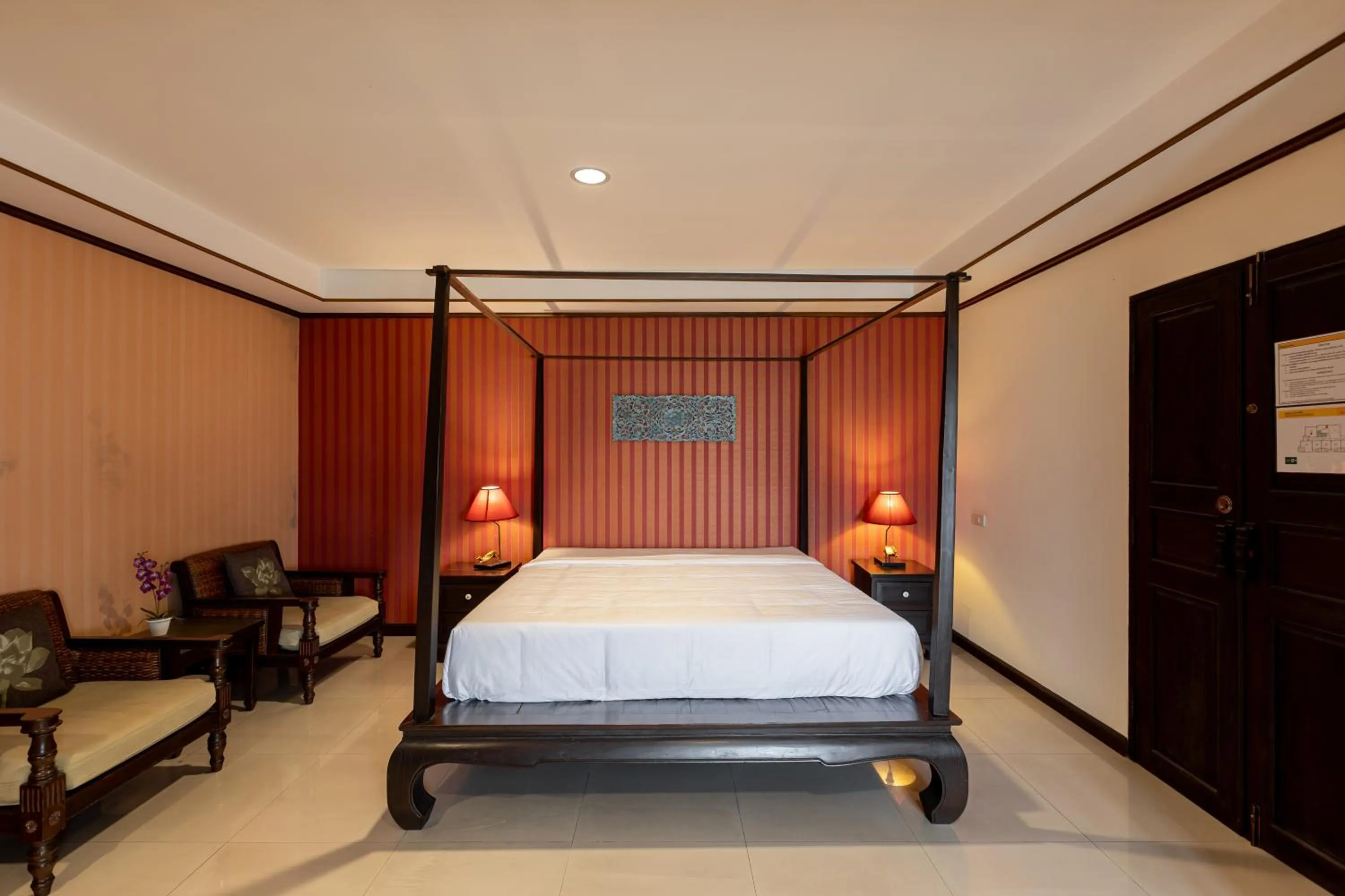 Bed in Na Thapae Chiangmai Hotel