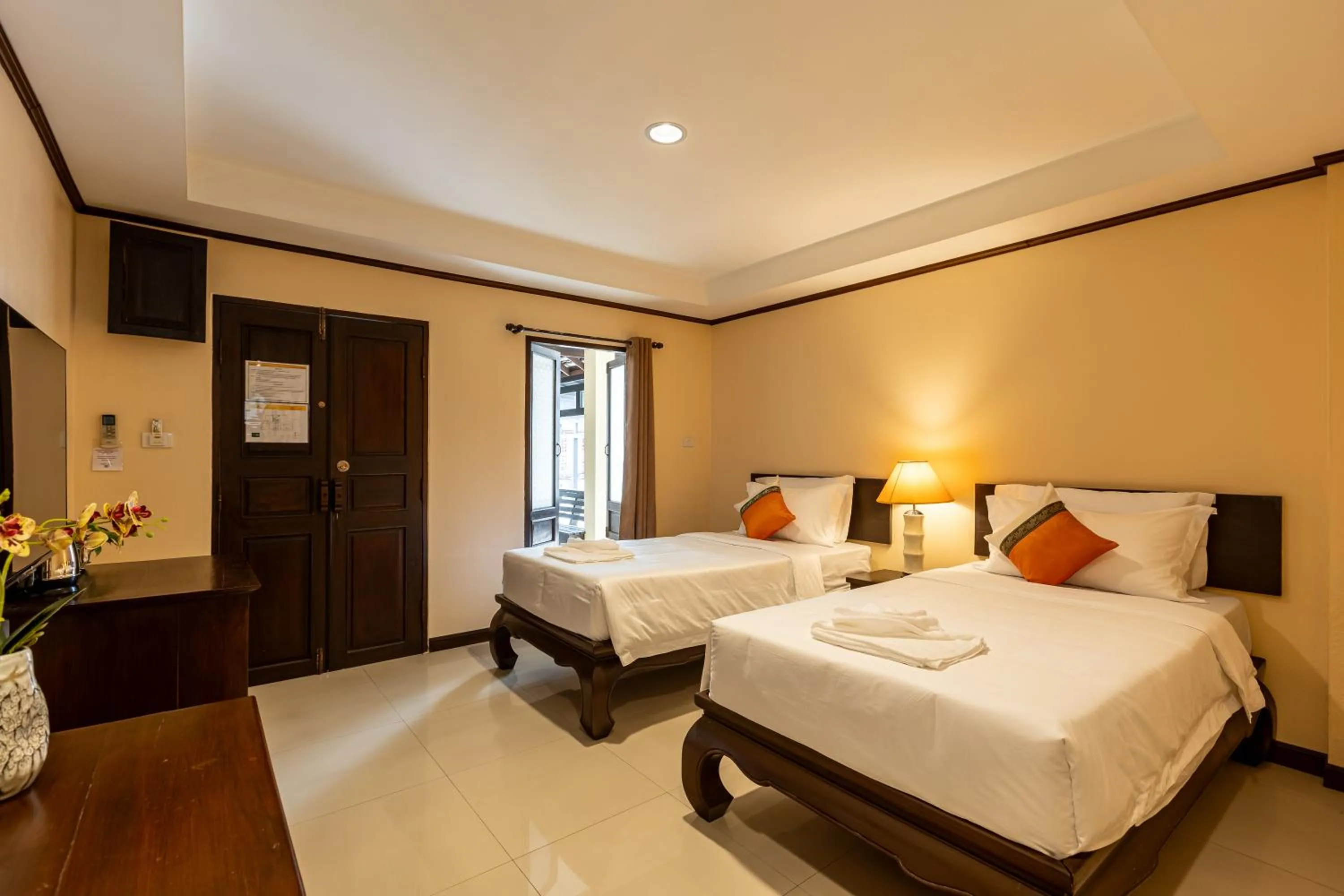 Photo of the whole room, Bed in Na Thapae Chiangmai Hotel