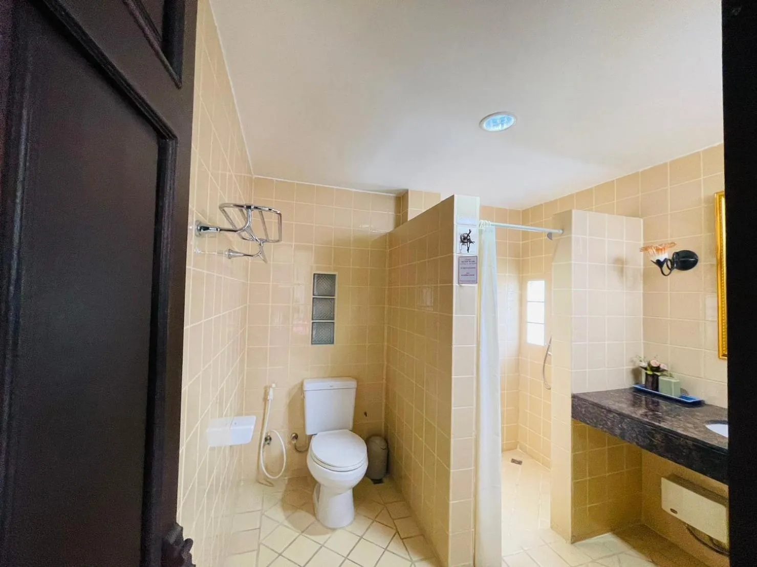 Toilet in Na Thapae Chiangmai Hotel