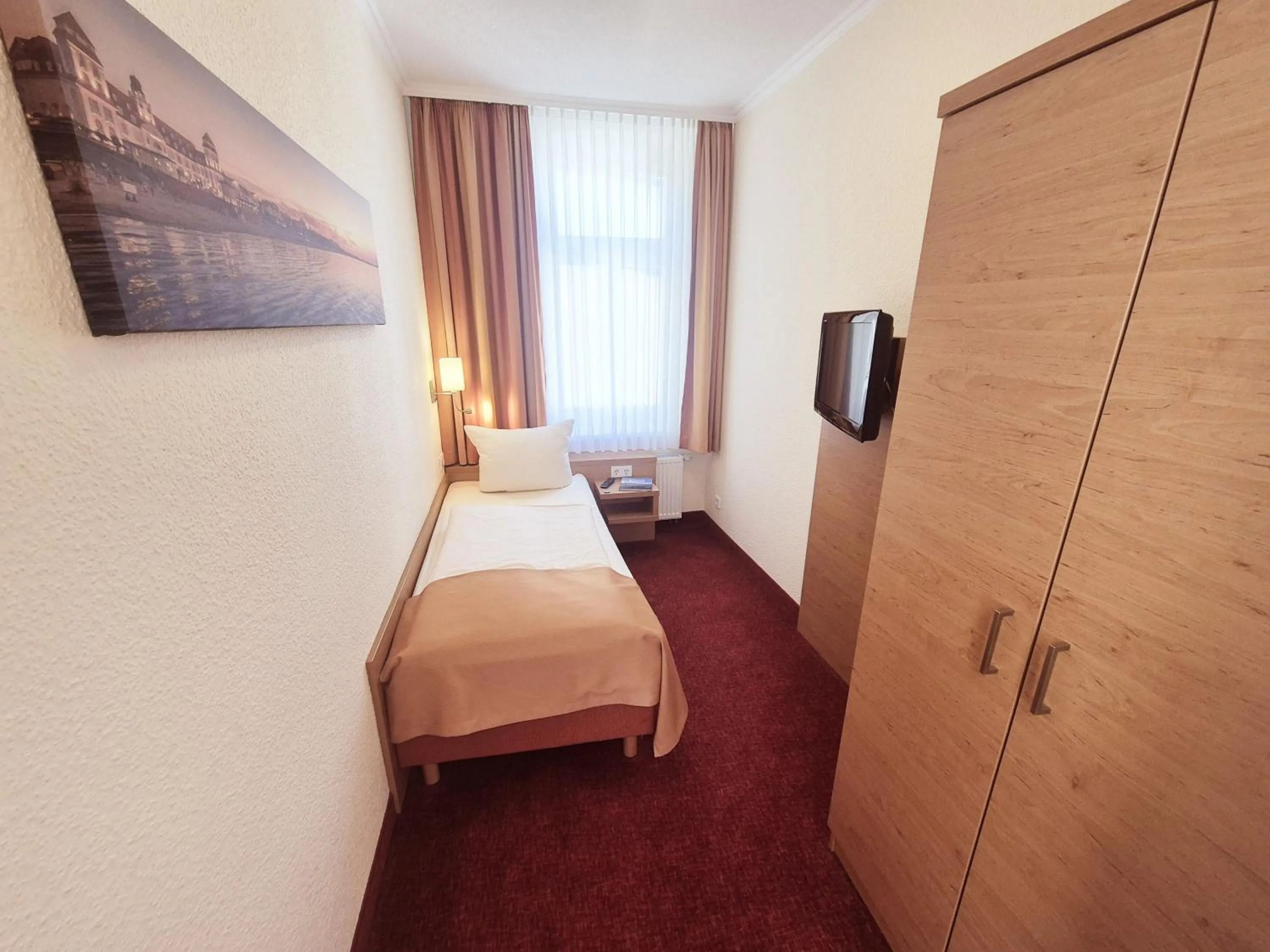 Photo of the whole room, Bed in Hotel Villa Meeresgruss