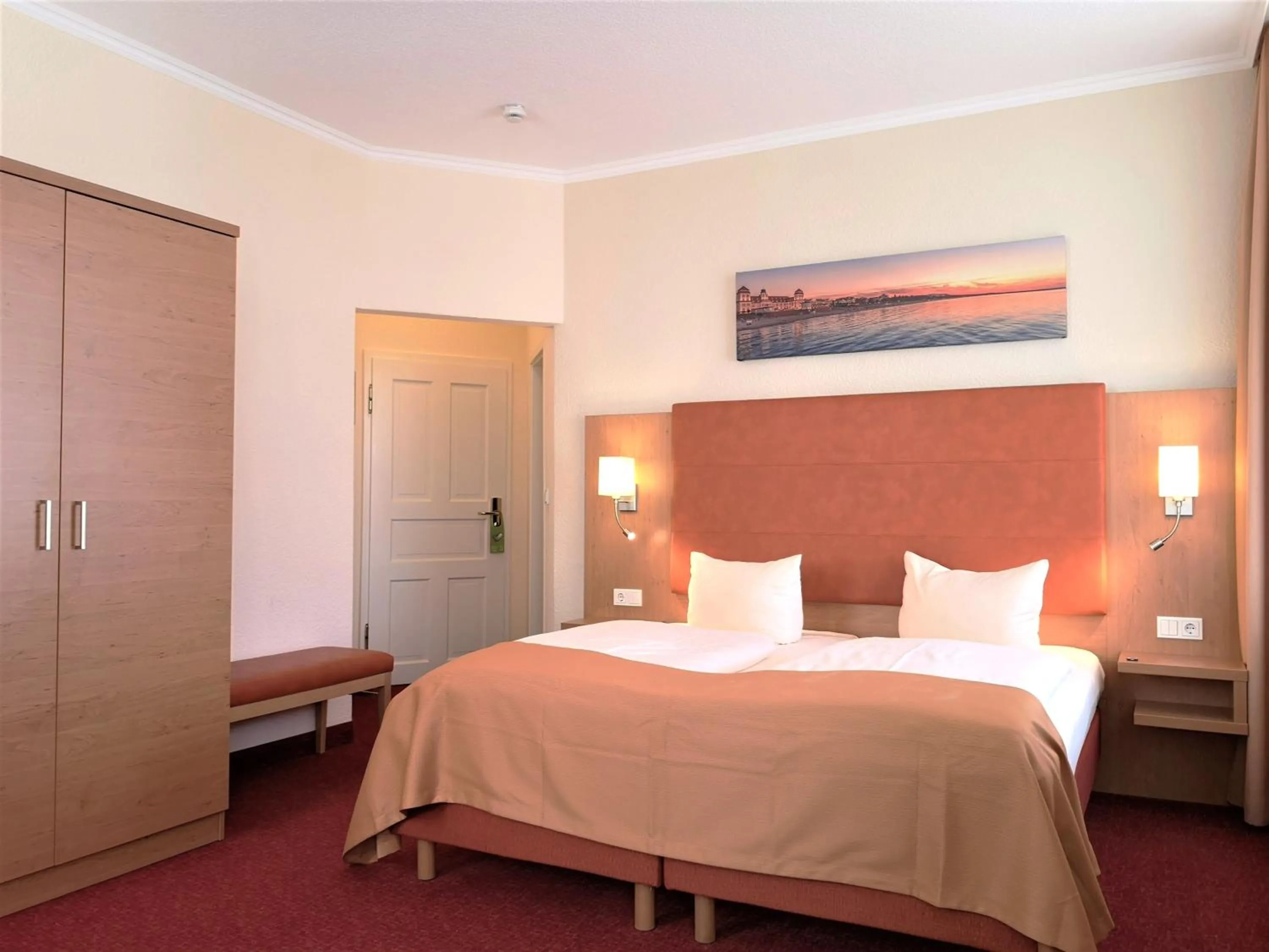Photo of the whole room, Bed in Hotel Villa Meeresgruss
