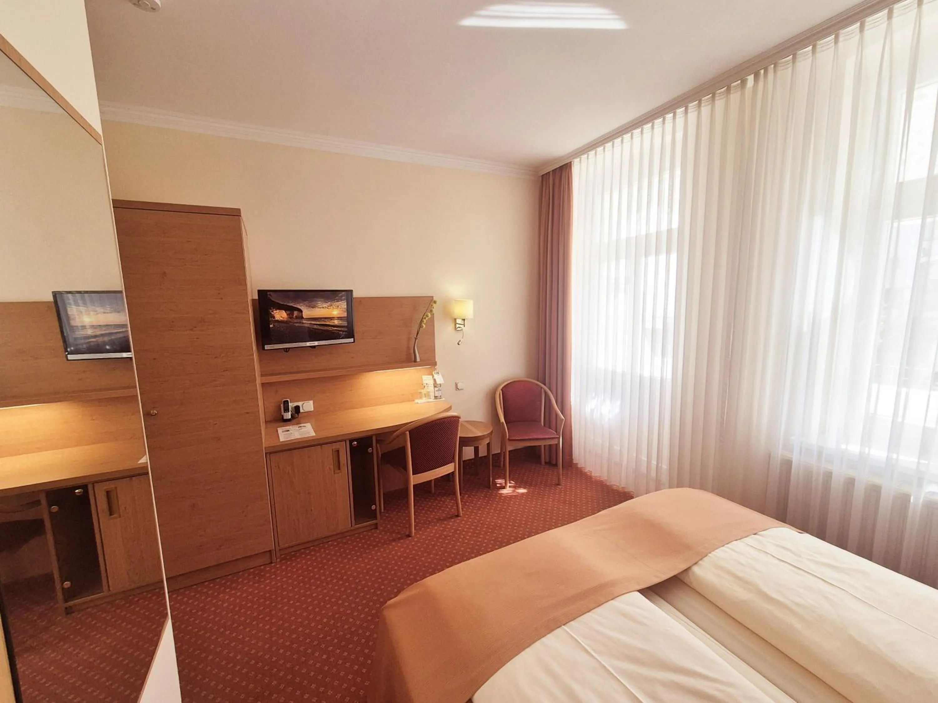 Photo of the whole room, Bed in Hotel Villa Meeresgruss