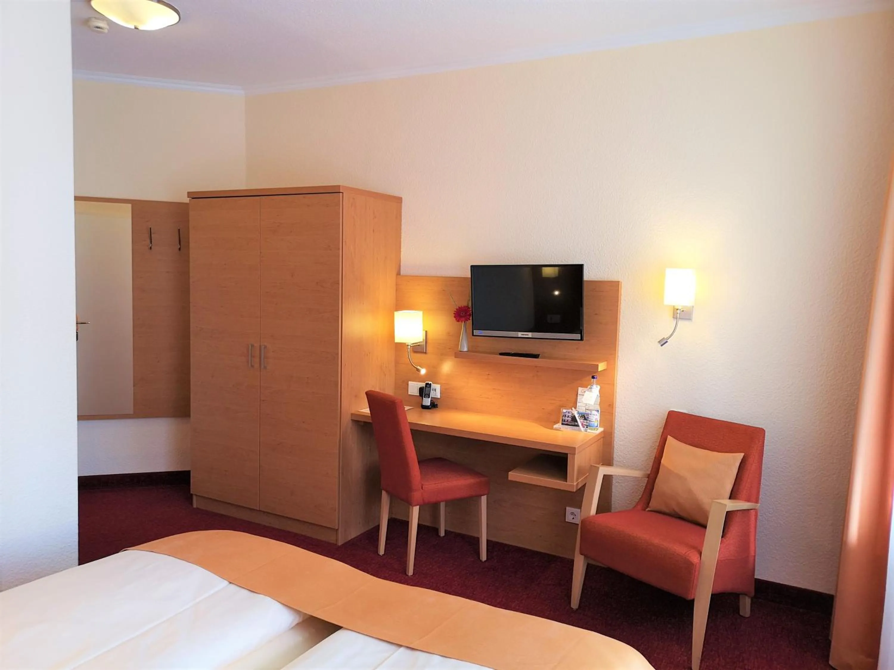 Photo of the whole room, Bed in Hotel Villa Meeresgruss