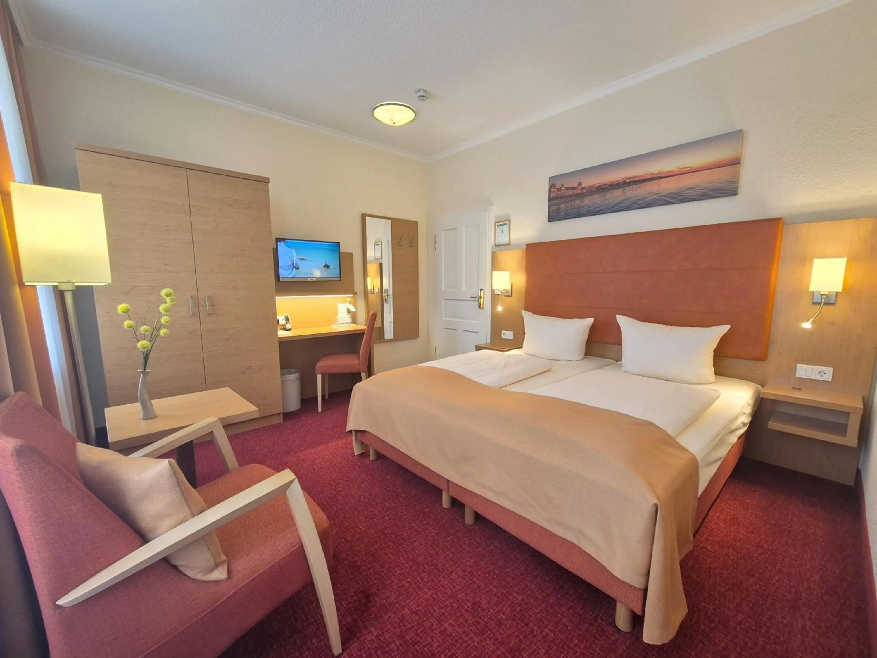 Photo of the whole room, Bed in Hotel Villa Meeresgruss
