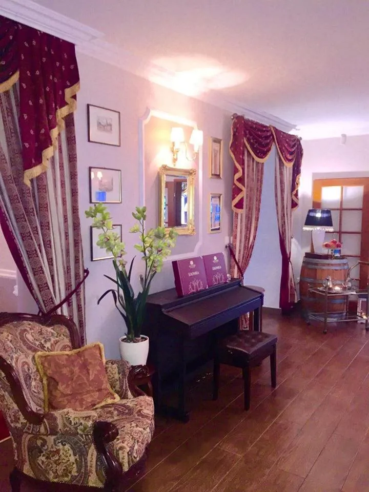 Restaurant/places to eat in Noce i Dnie Hotel