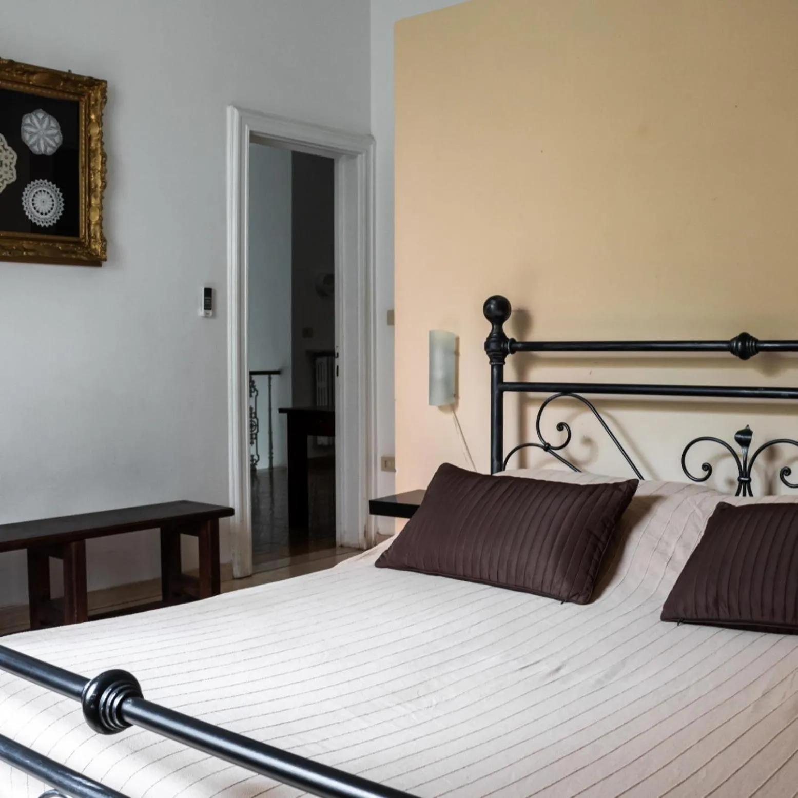 Double Room with Private External Bathroom in Arena Alfieri B&B