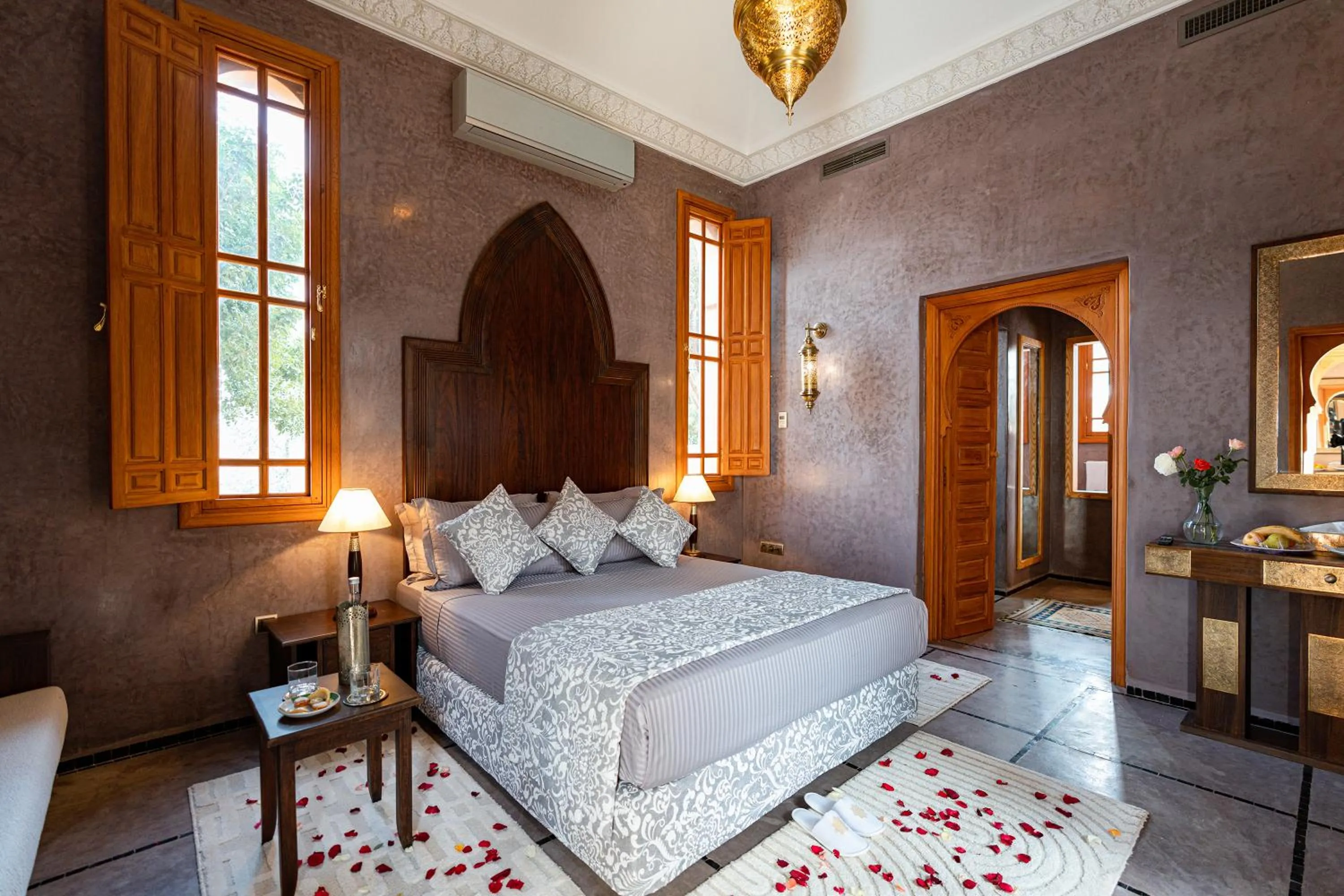 Photo of the whole room, Bed in Palais Alcazar