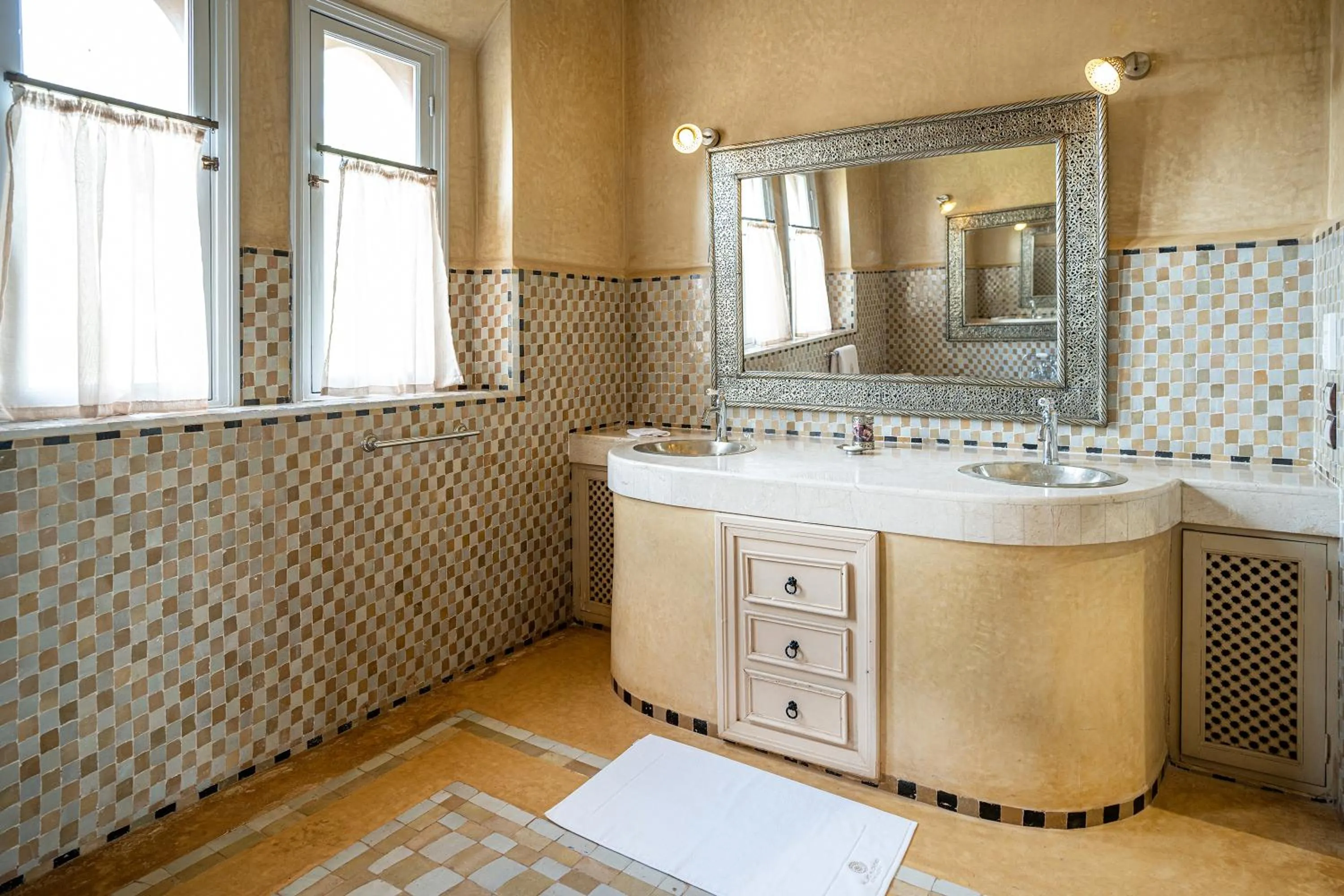 Shower in Palais Alcazar