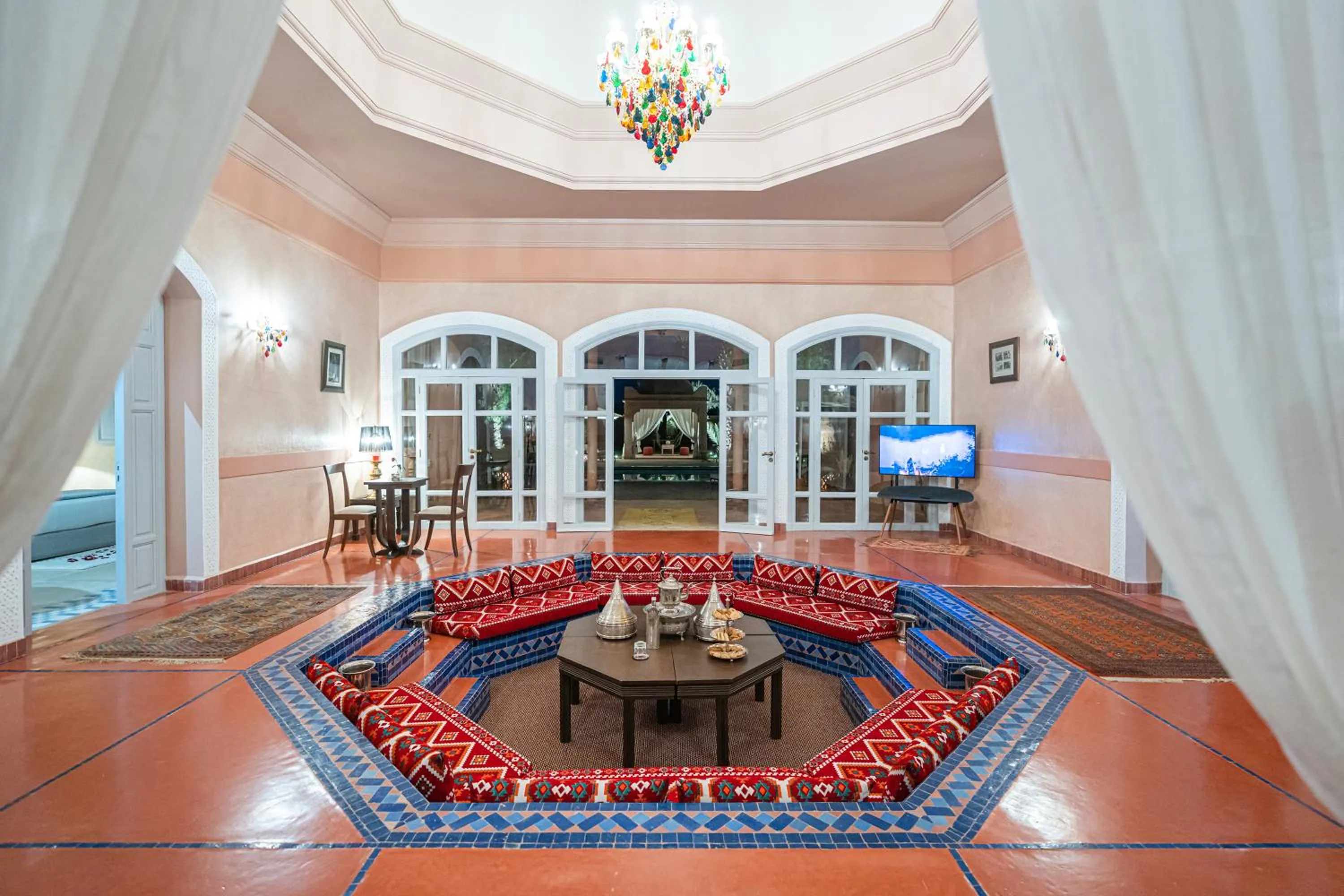 Communal lounge/ TV room in Palais Alcazar