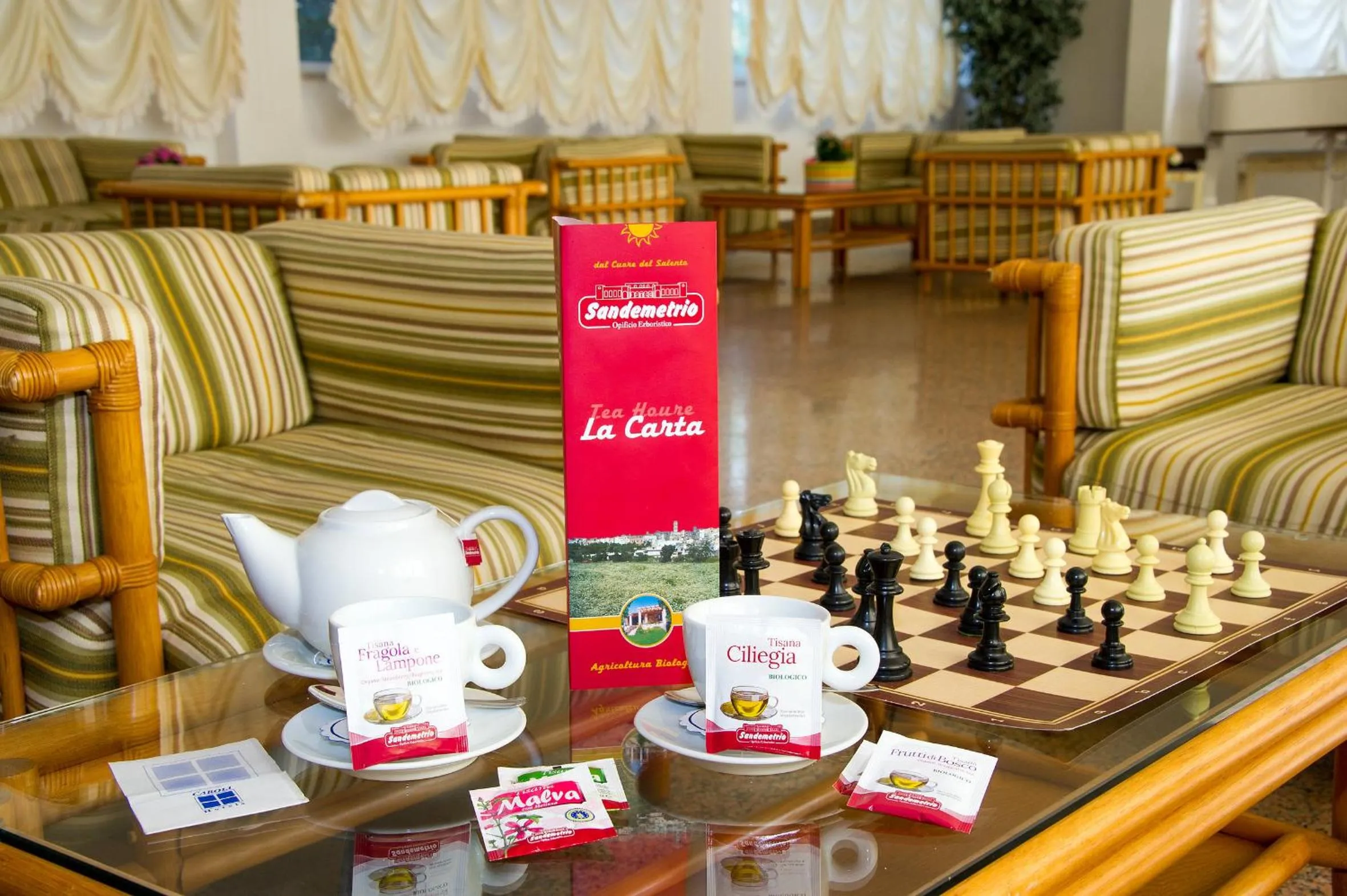 Communal lounge/ TV room in Ecoresort Le Sirene - Caroli Hotels