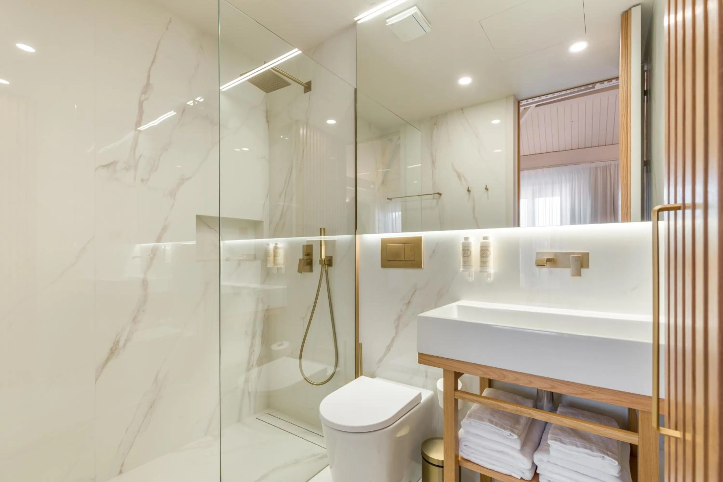 Shower in Ribeira Douro Hotel