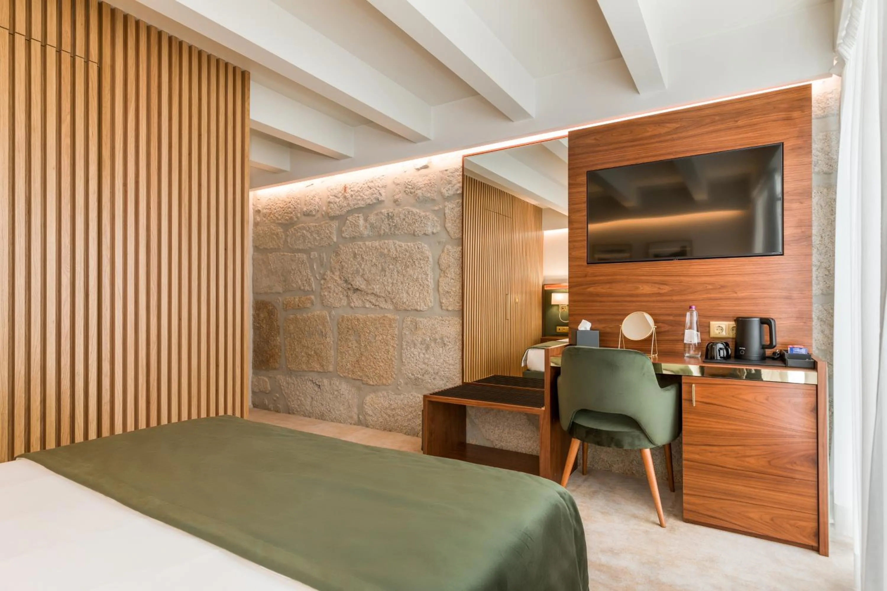TV and multimedia, Bed in Ribeira Douro Hotel