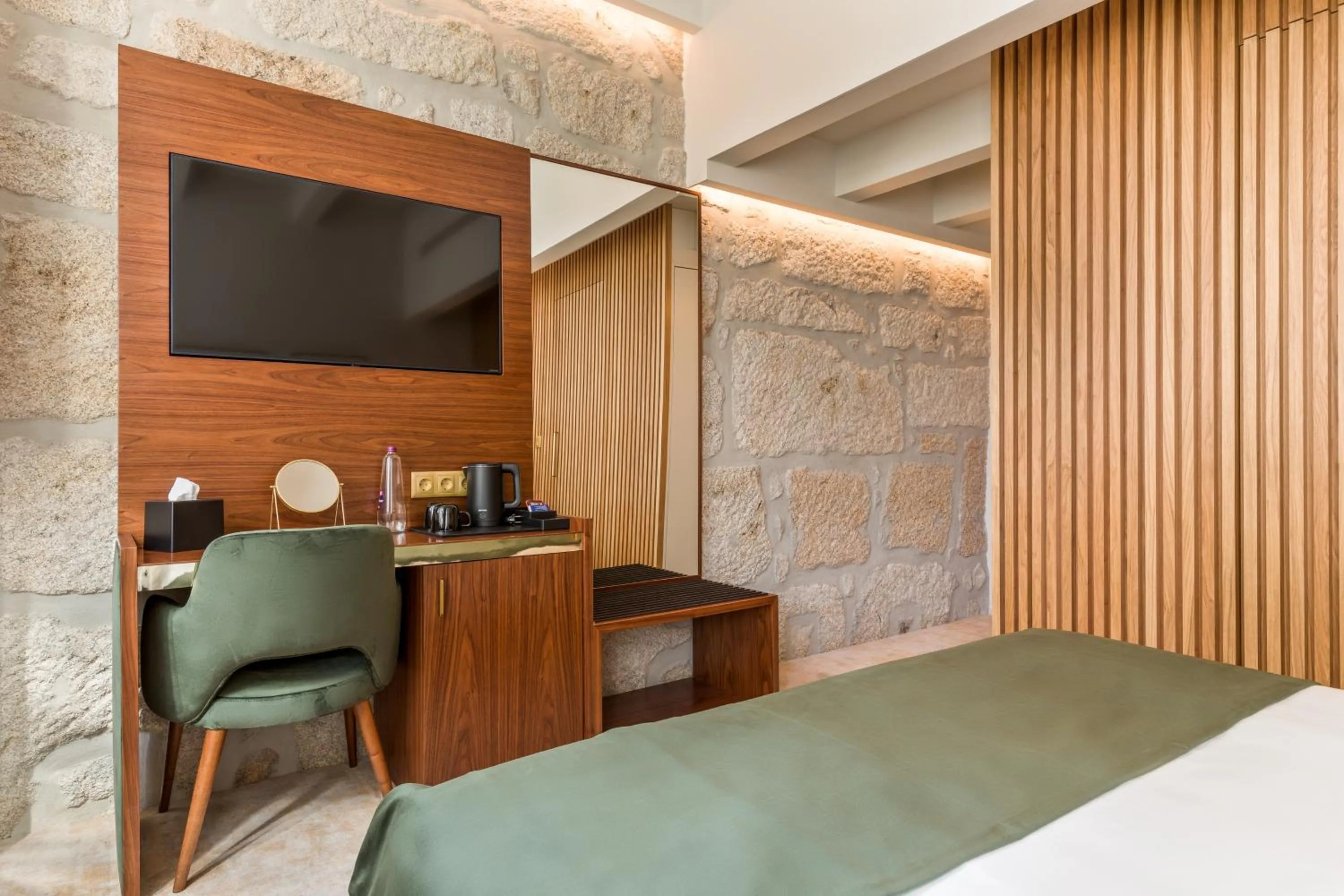 TV and multimedia, Bed in Ribeira Douro Hotel