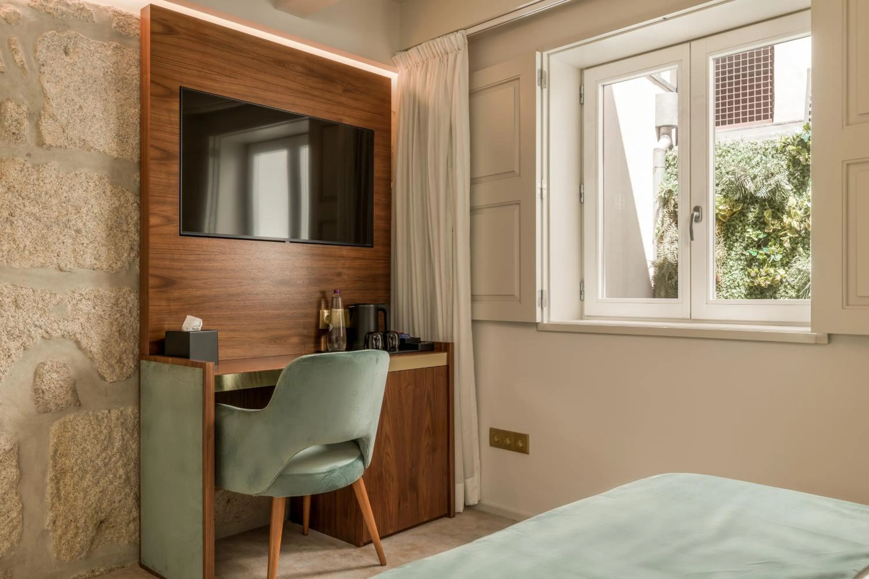TV and multimedia, Bed in Ribeira Douro Hotel