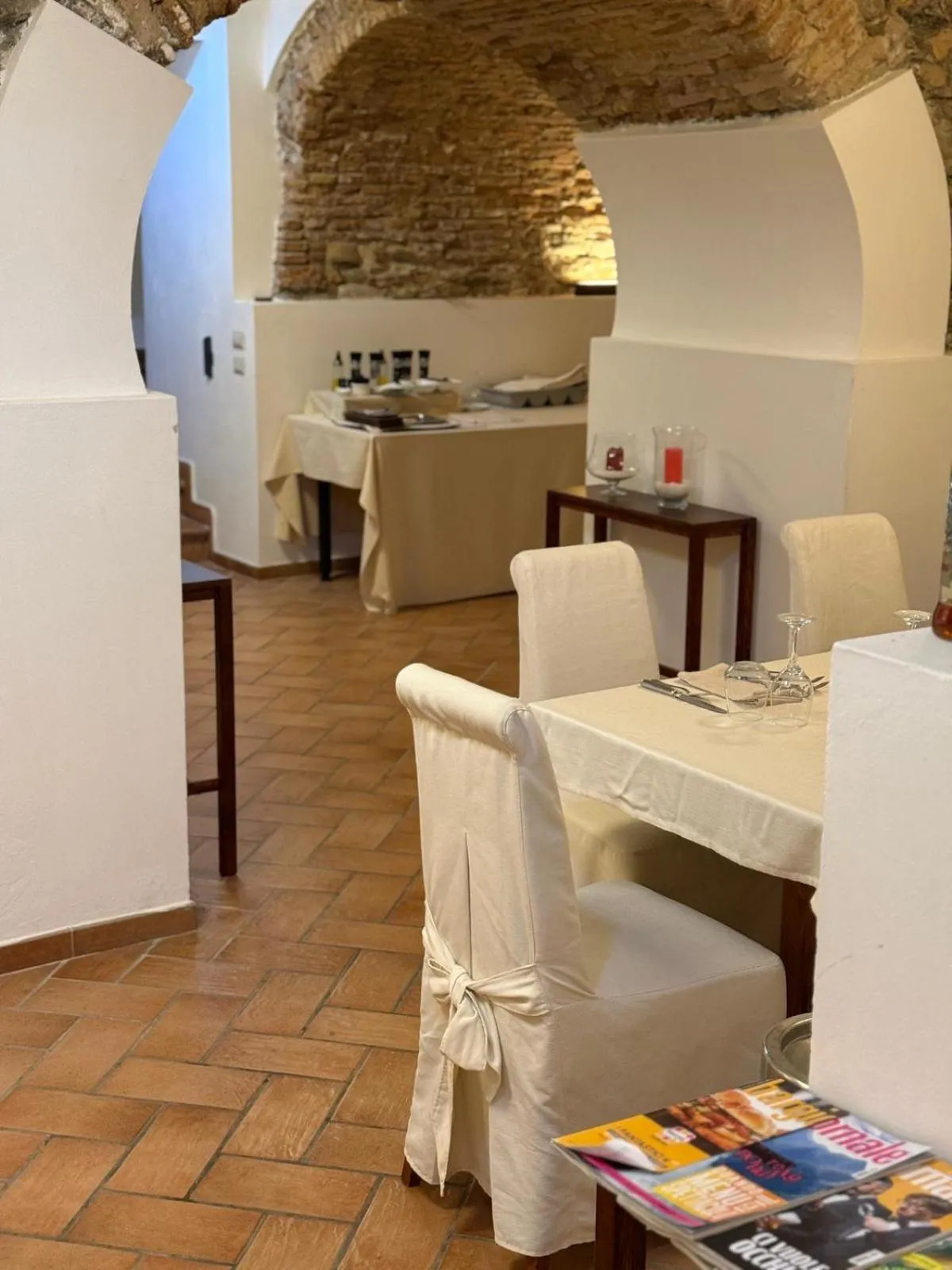 Restaurant/places to eat in Hotel La Lampara