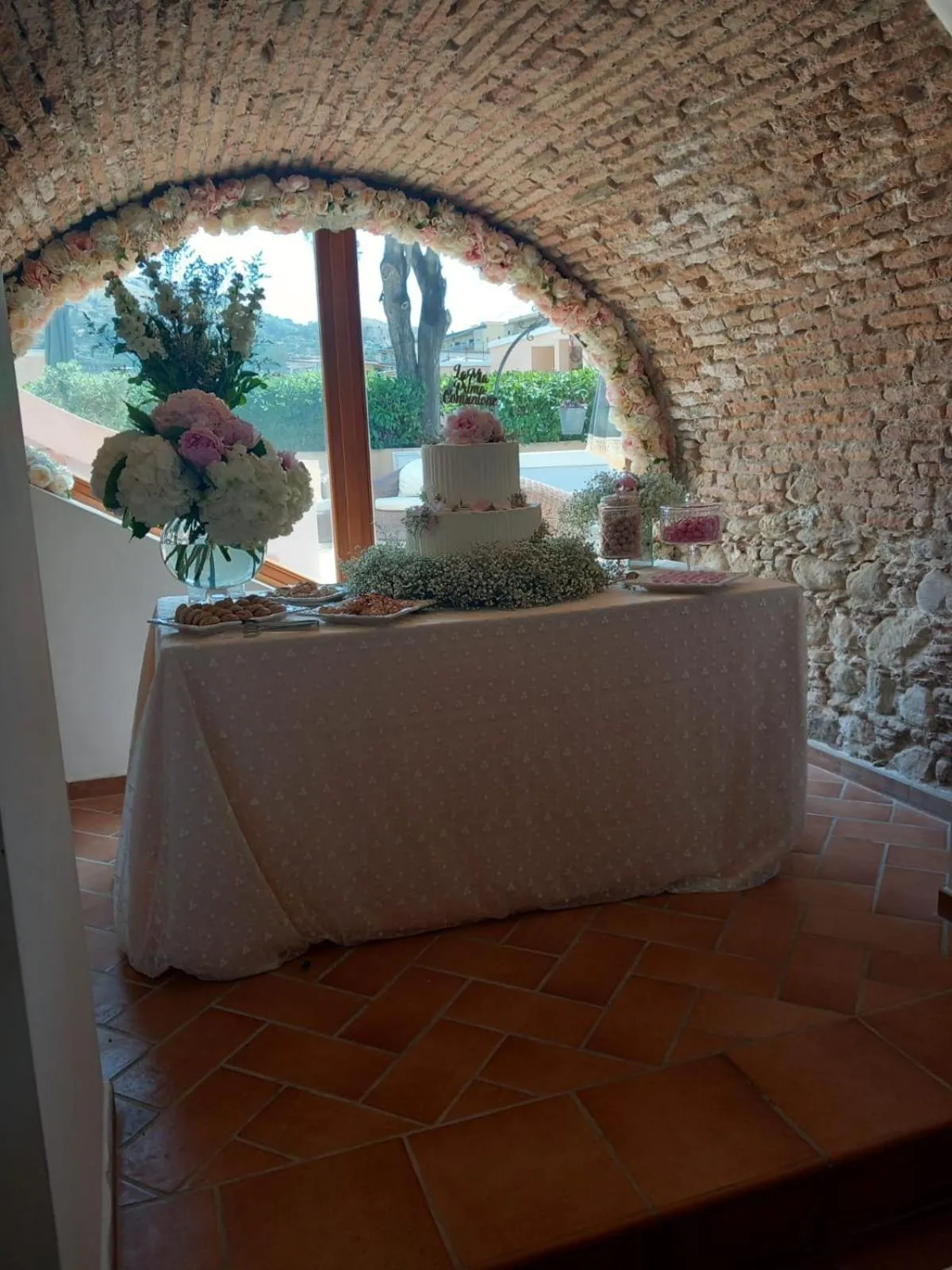 Restaurant/places to eat in Hotel La Lampara