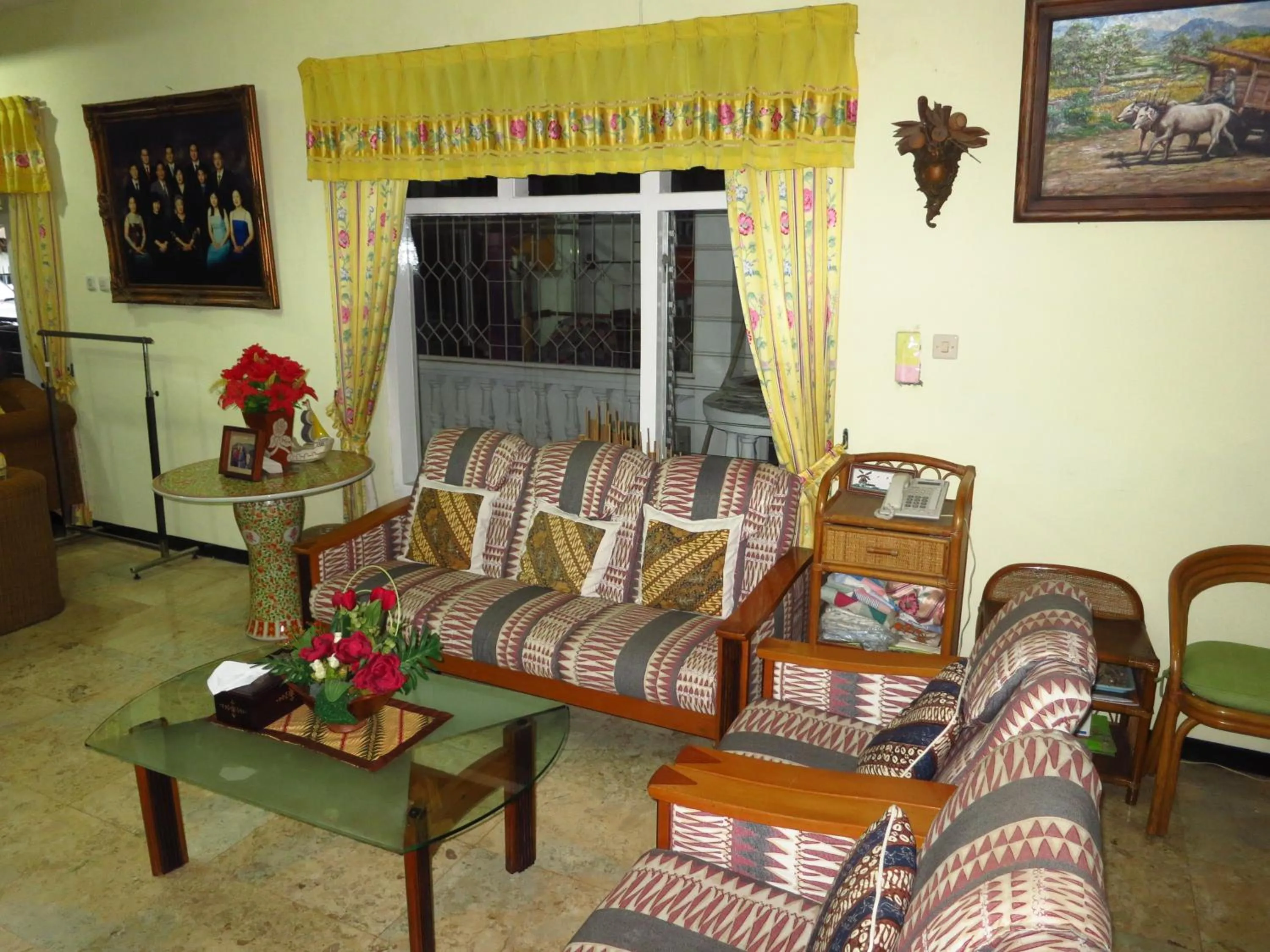 Living room in Enny's Guest House