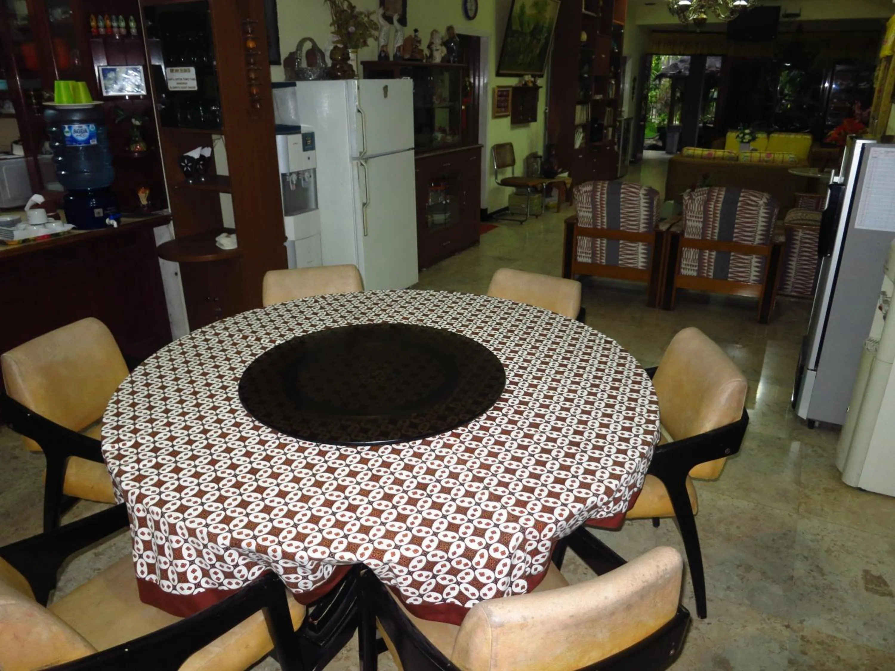 Restaurant/places to eat in Enny's Guest House