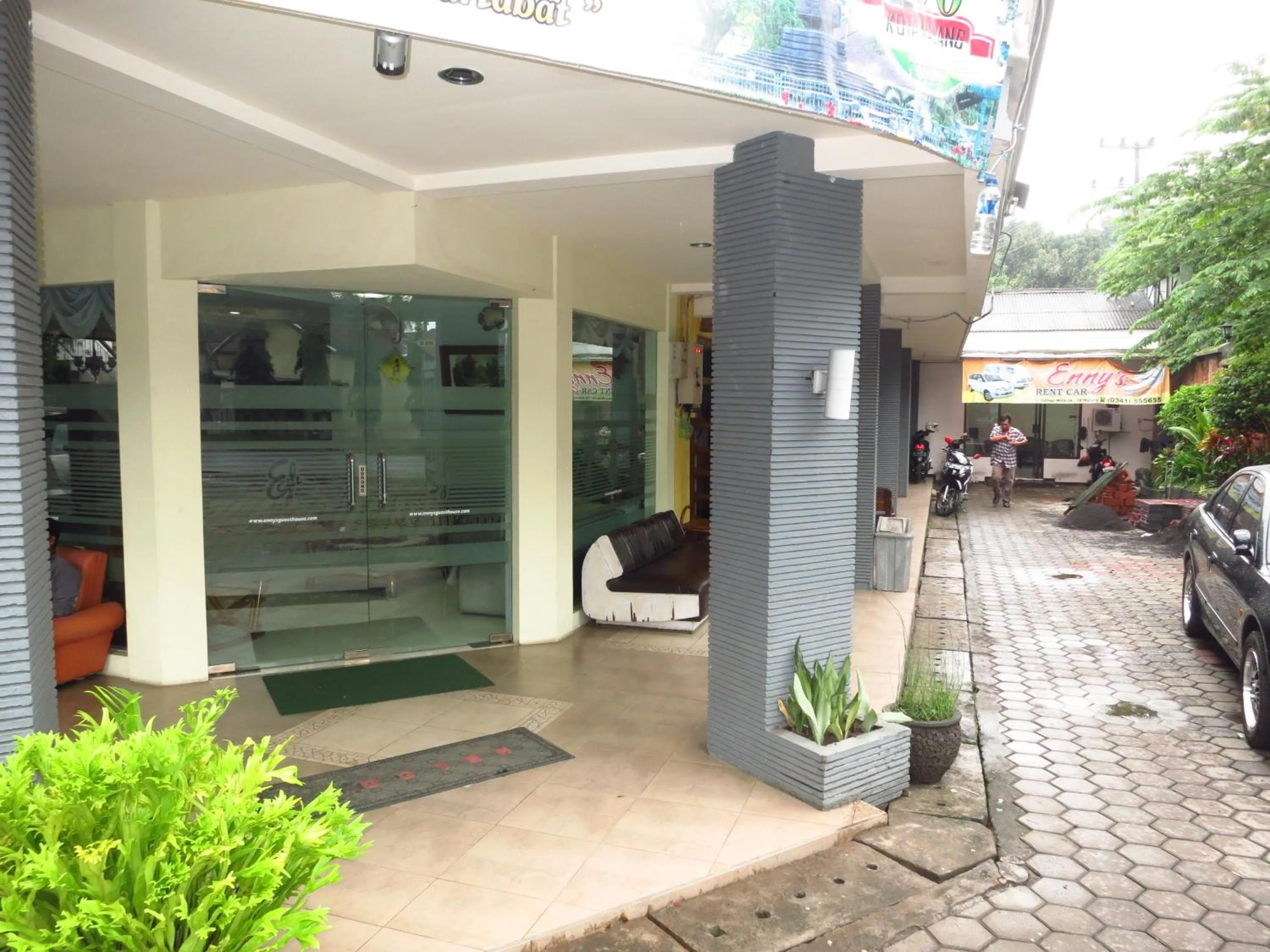 Facade/entrance in Enny's Guest House