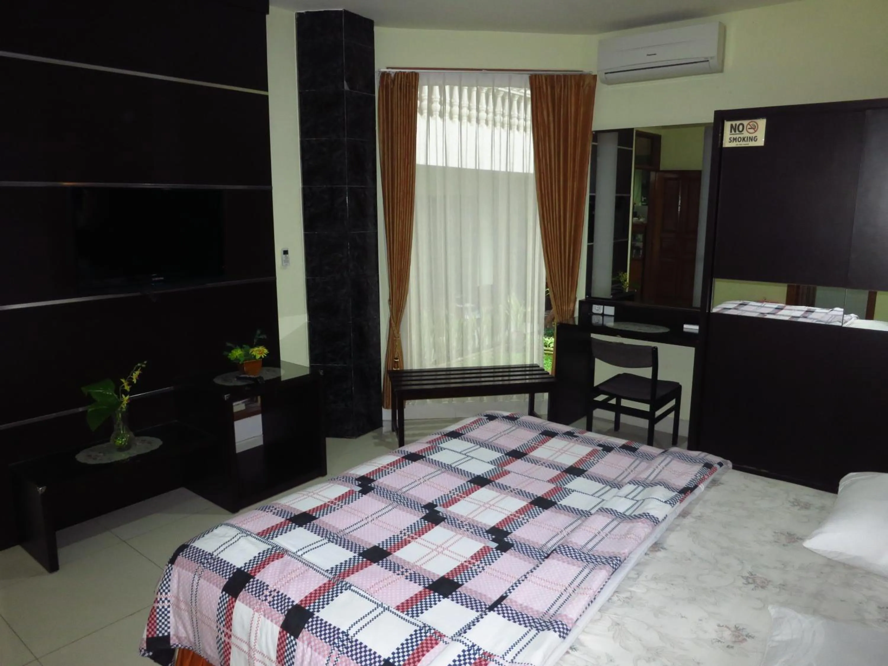 Photo of the whole room, Bed in Enny's Guest House