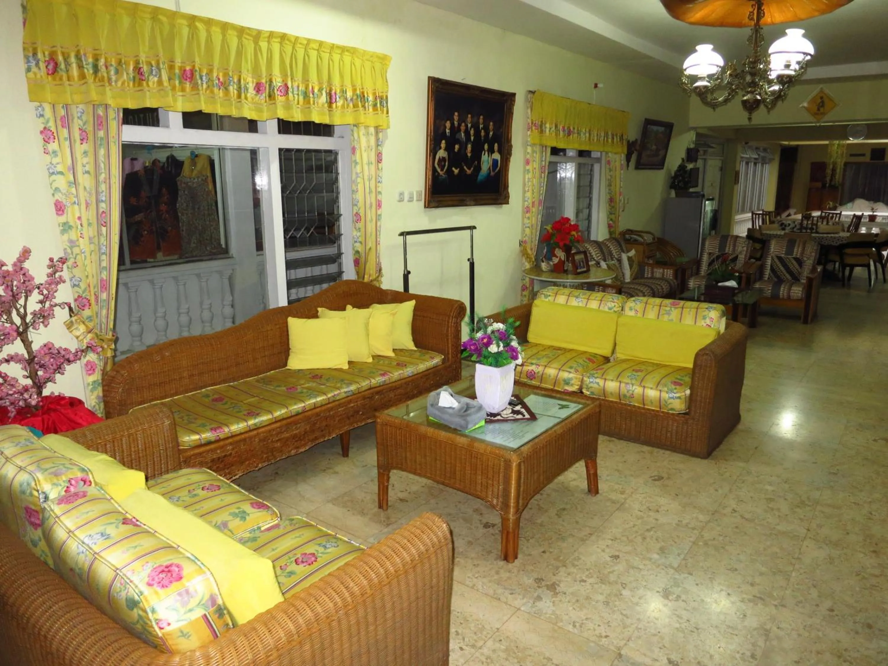 Living room in Enny's Guest House