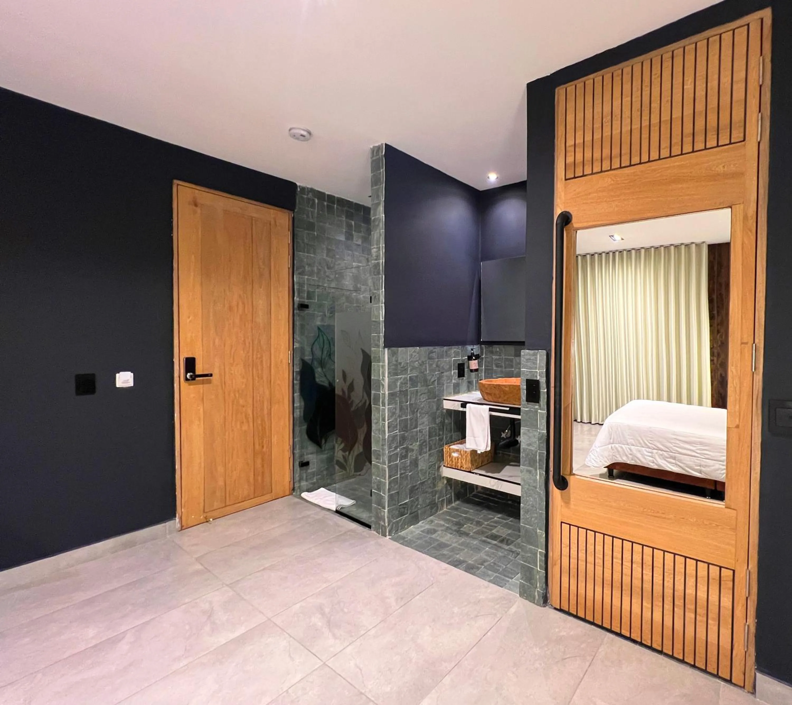 Bathroom, Bed in Hotel Zelva Negra