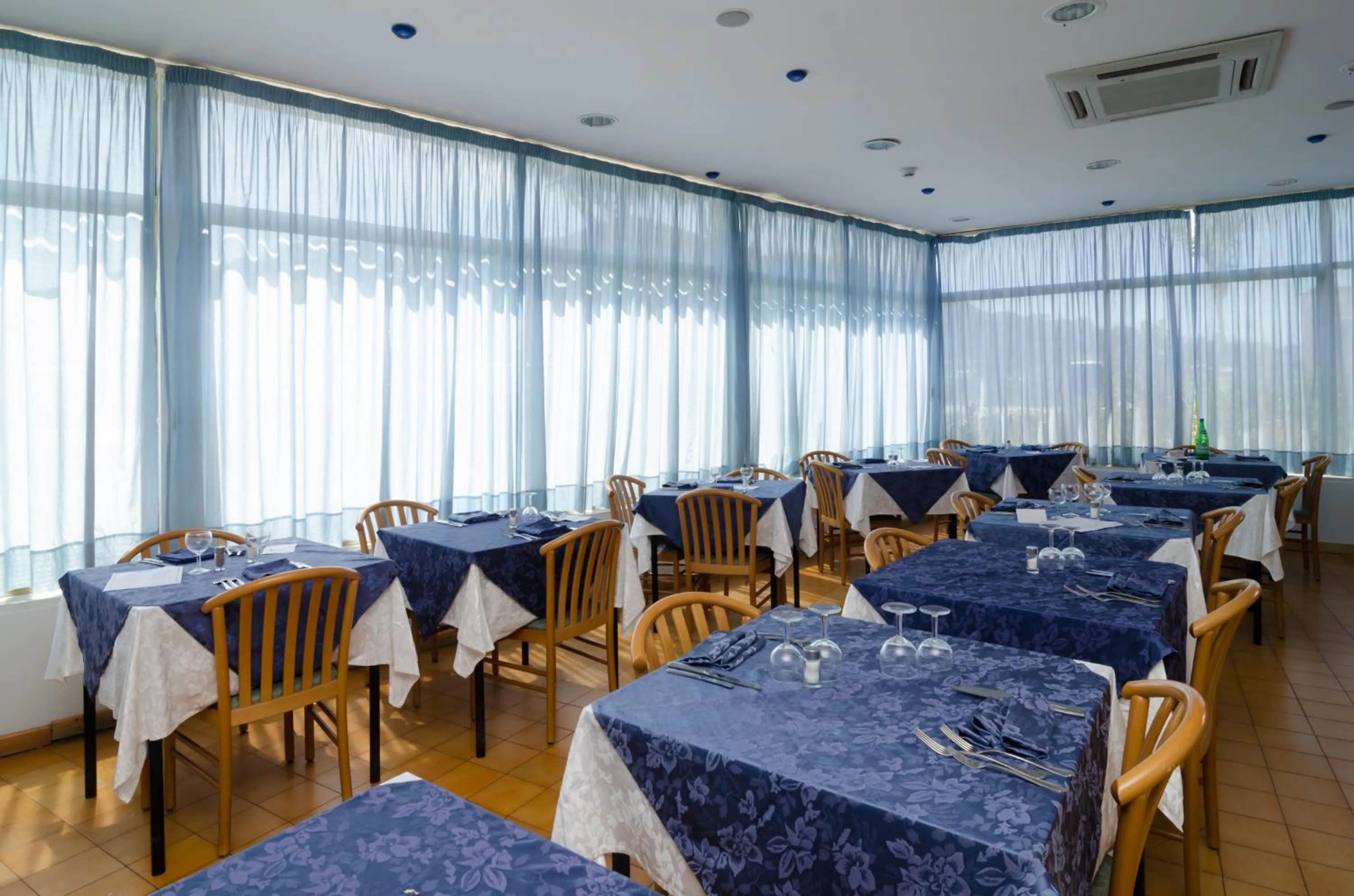 Restaurant/places to eat in Hotel Flora Wellness & Beauty