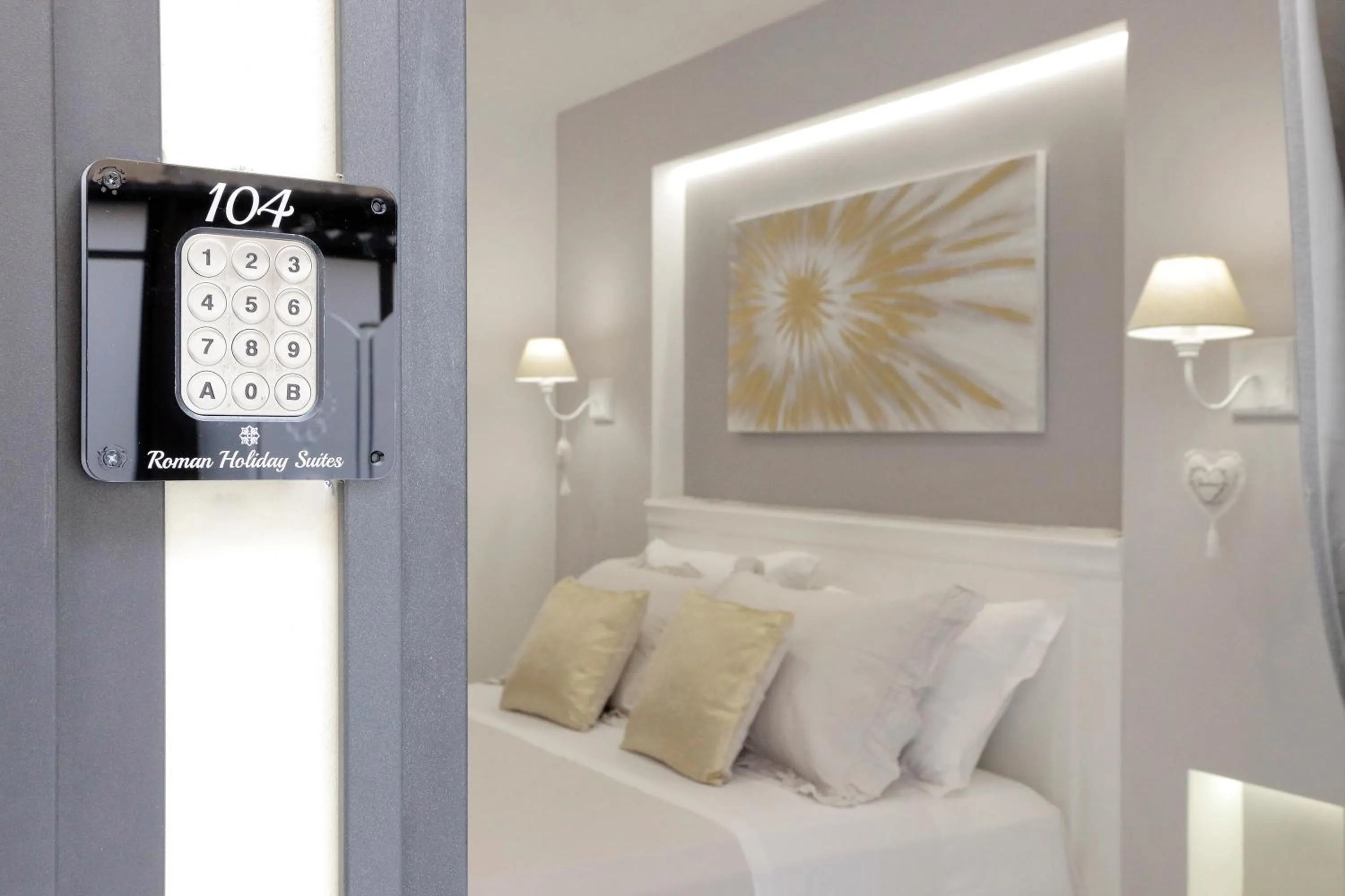 Photo of the whole room, Bed in Roman Holiday Suites