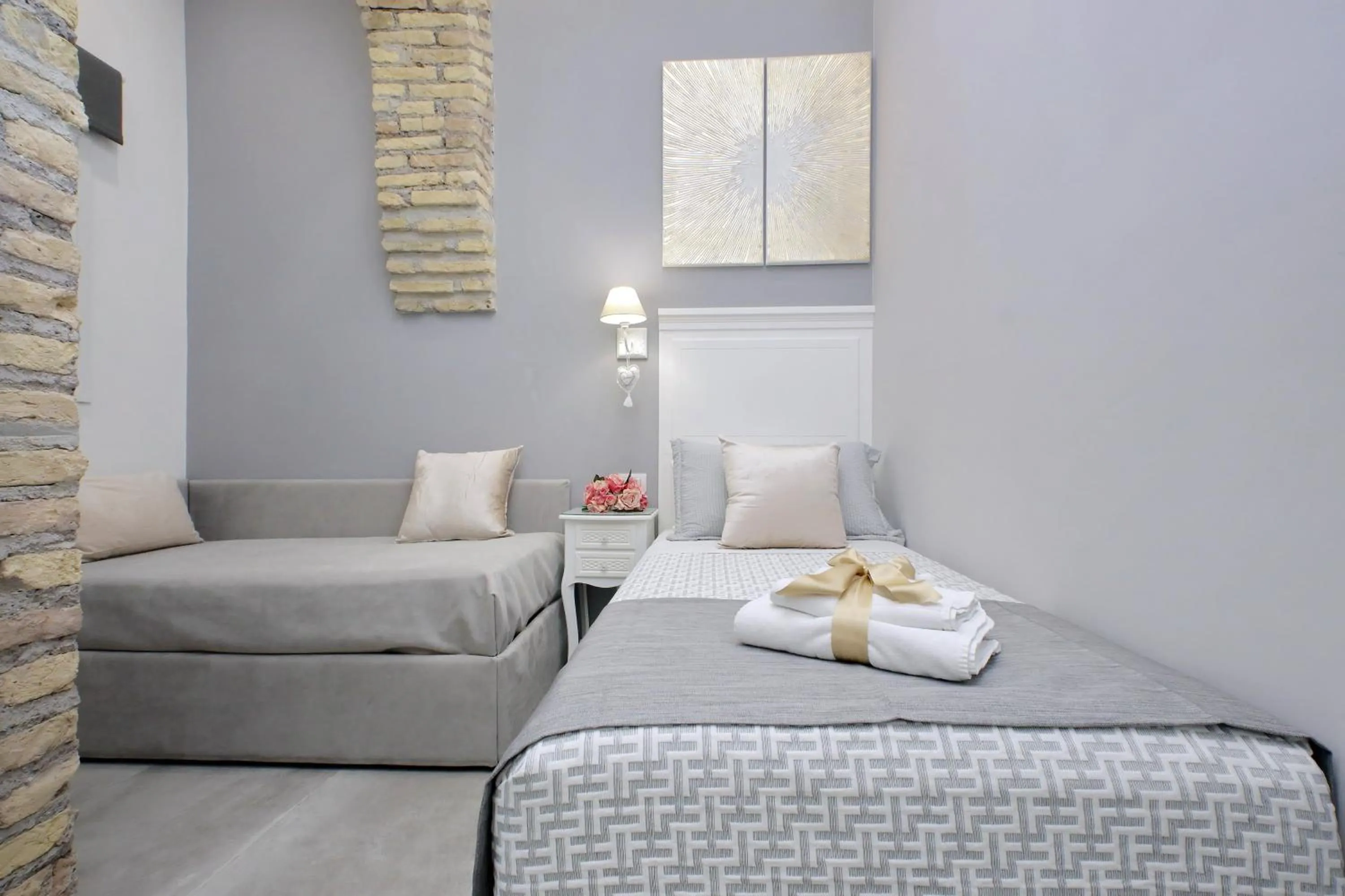 Photo of the whole room, Bed in Roman Holiday Suites