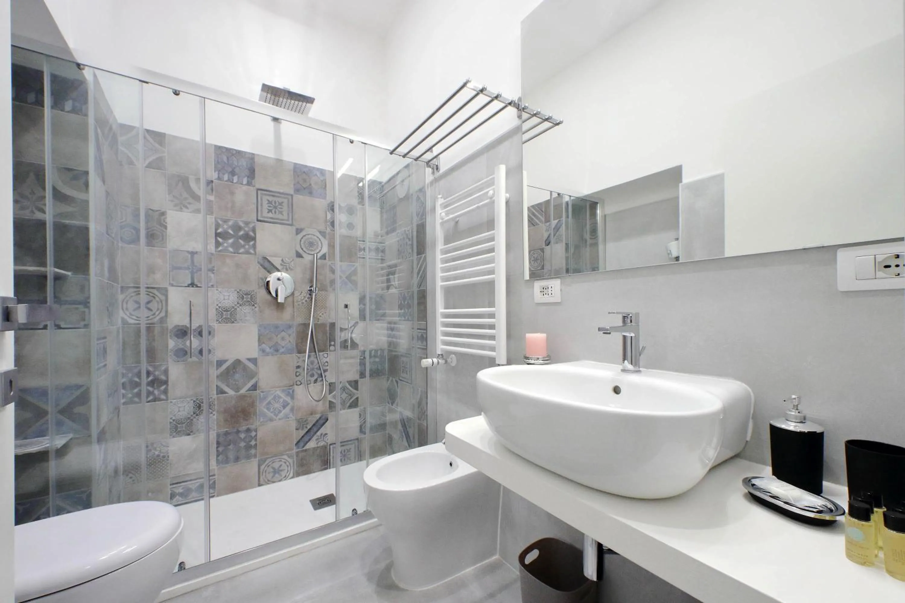 Shower in Roman Holiday Suites