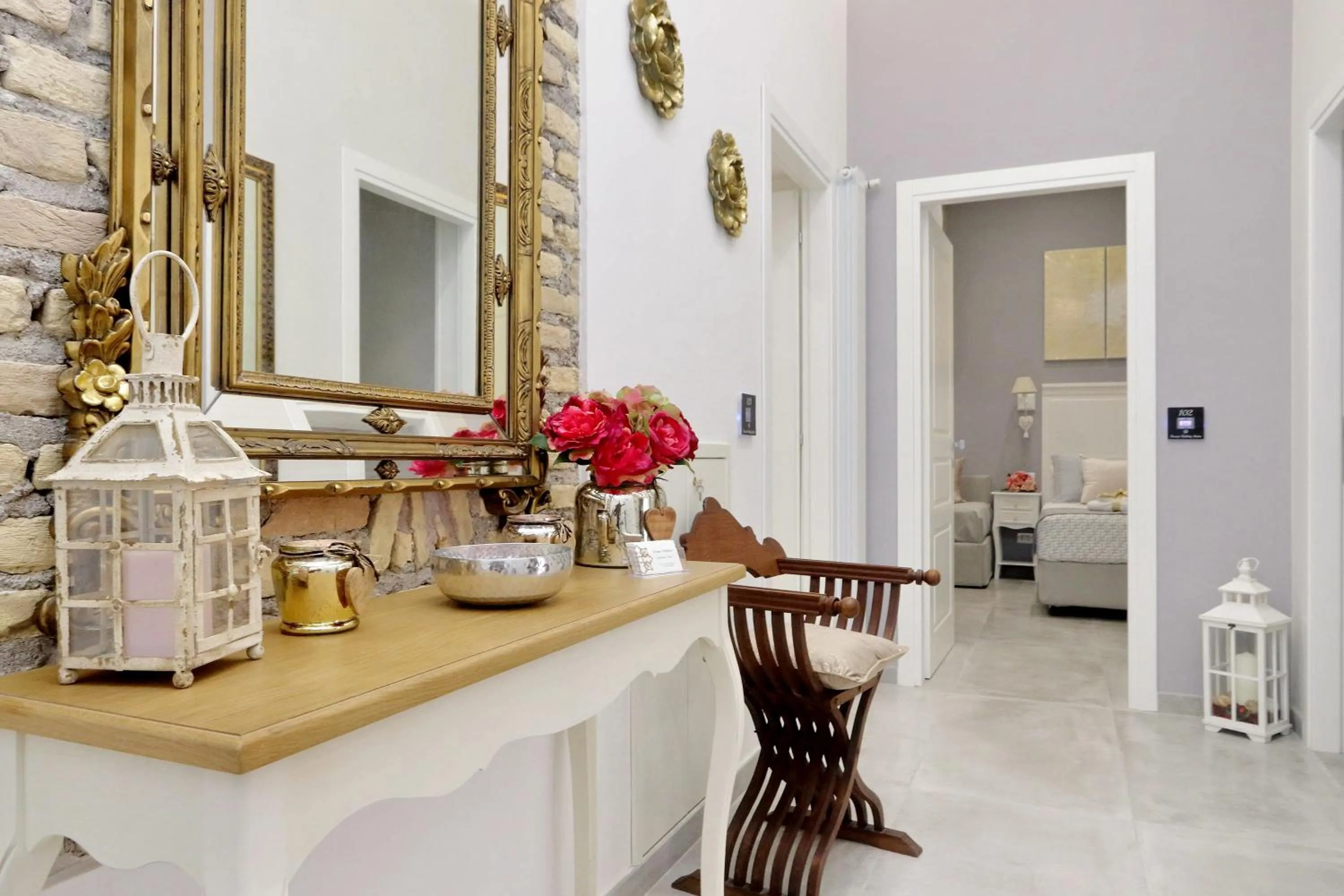 Living room in Roman Holiday Suites