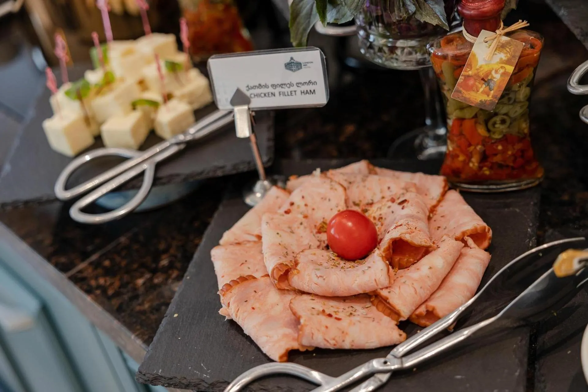 Restaurant/places to eat in Hotel London 1889 & Casino