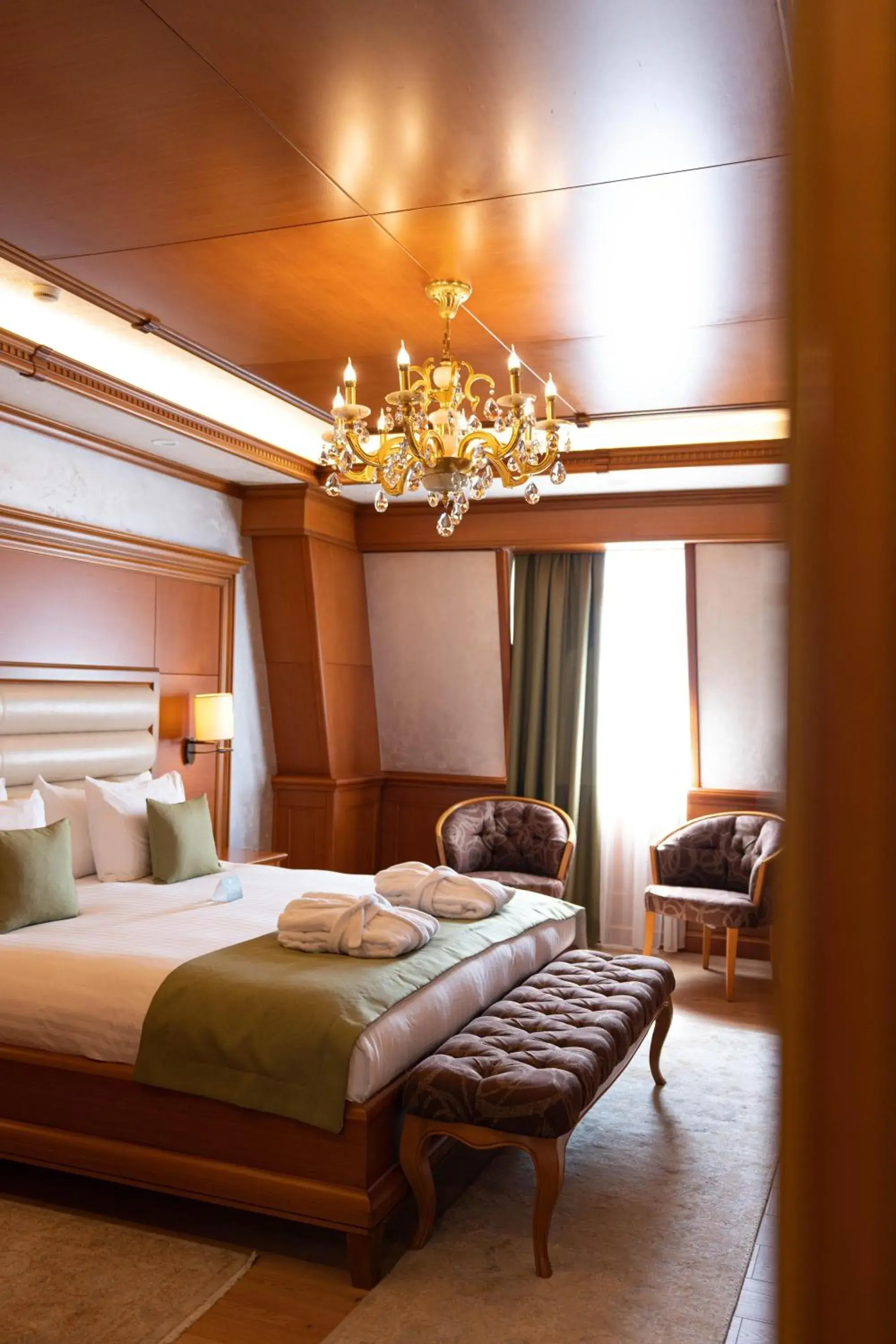 Photo of the whole room, Bed in Hotel London 1889 & Casino Photo of the whole room, Bed in Hotel London 1889 & Casino