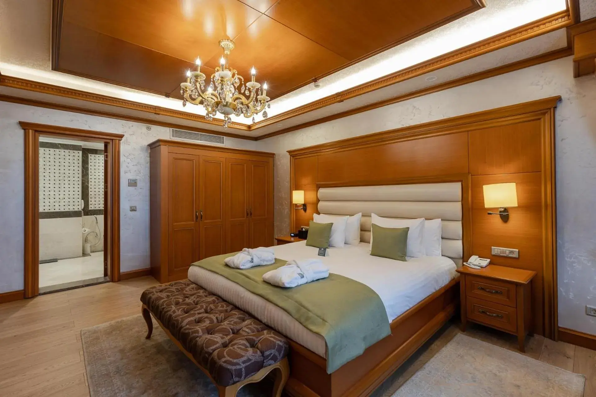 Photo of the whole room, Bed in Hotel London 1889 & Casino Photo of the whole room, Bed in Hotel London 1889 & Casino