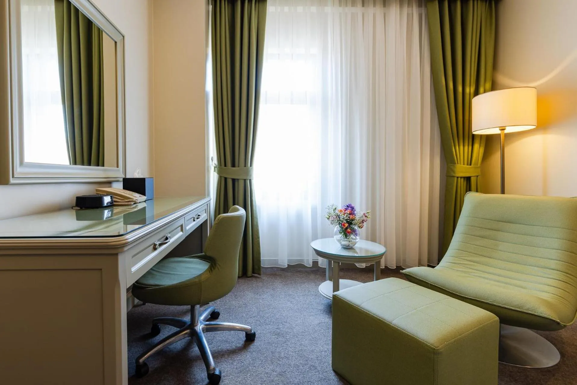 Photo of the whole room in Hotel London 1889 & Casino