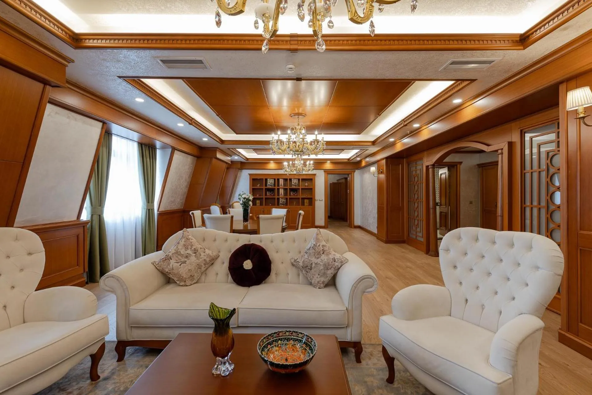 Photo of the whole room in Hotel London 1889 & Casino