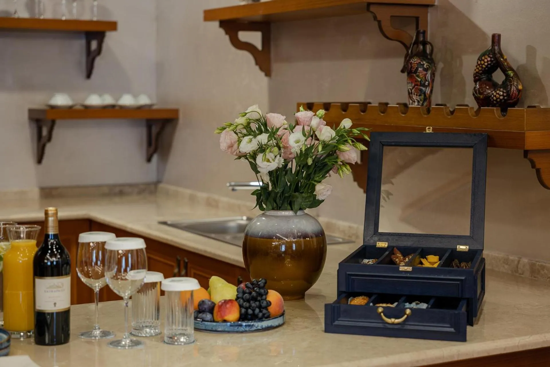 Photo of the whole room in Hotel London 1889 & Casino