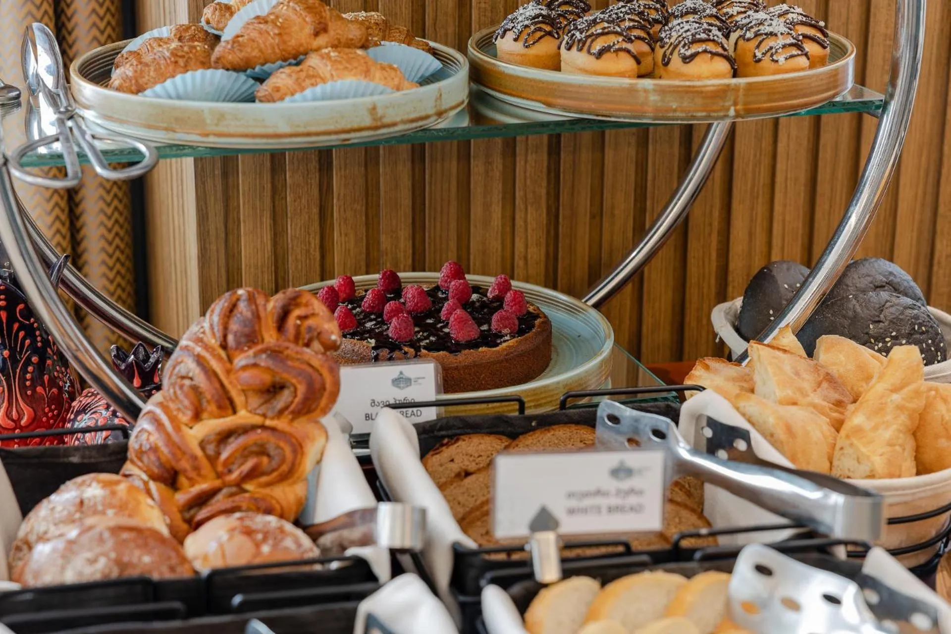 People in Hotel London 1889 & Casino