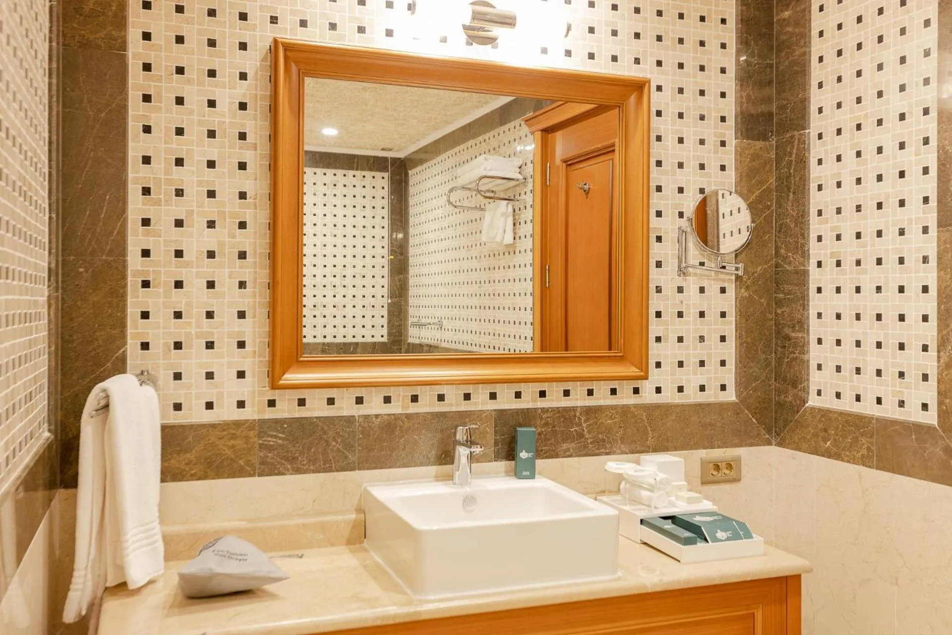 Bathroom in Hotel London 1889 & Casino