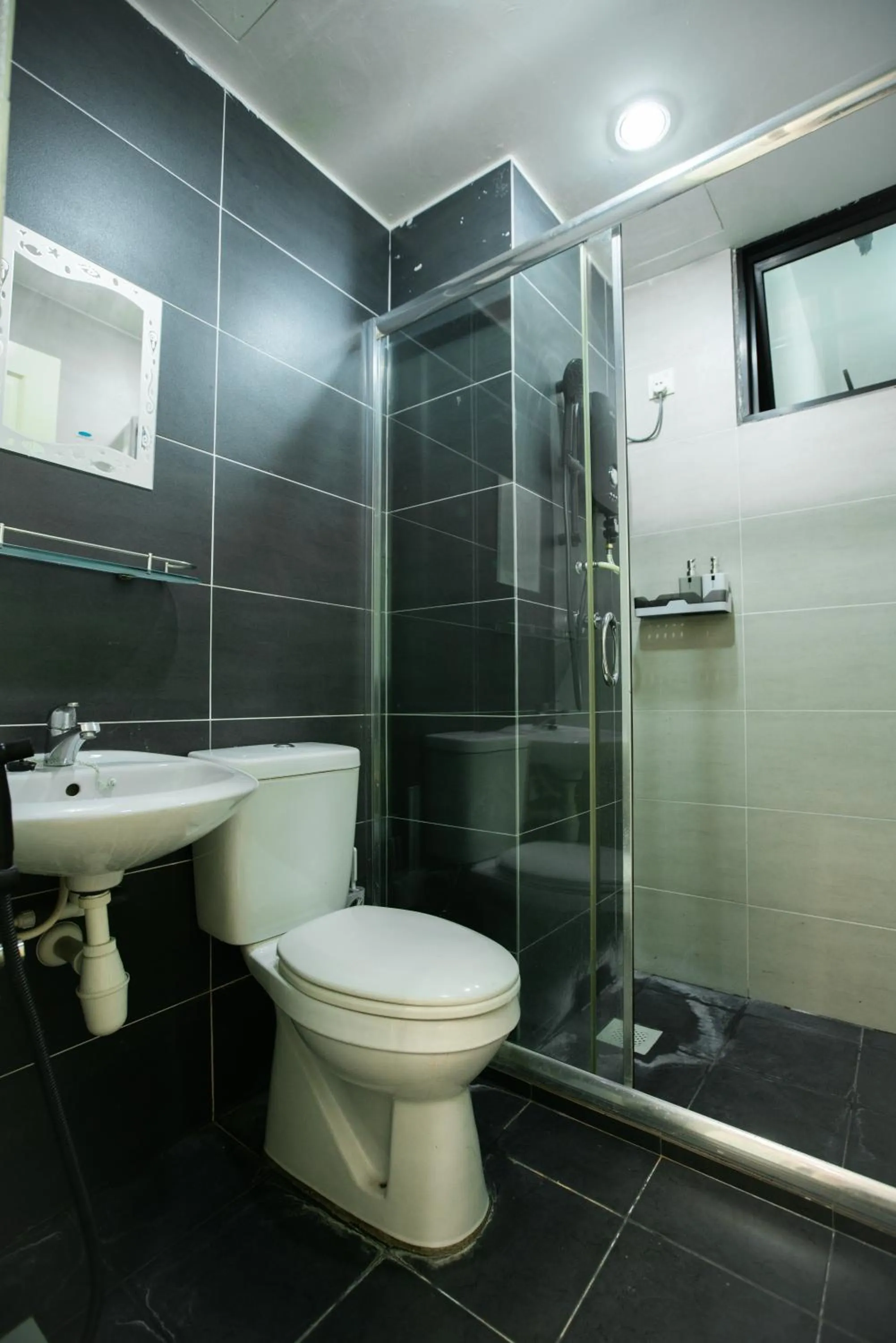 Bathroom in Cosy City-View Suite in Town