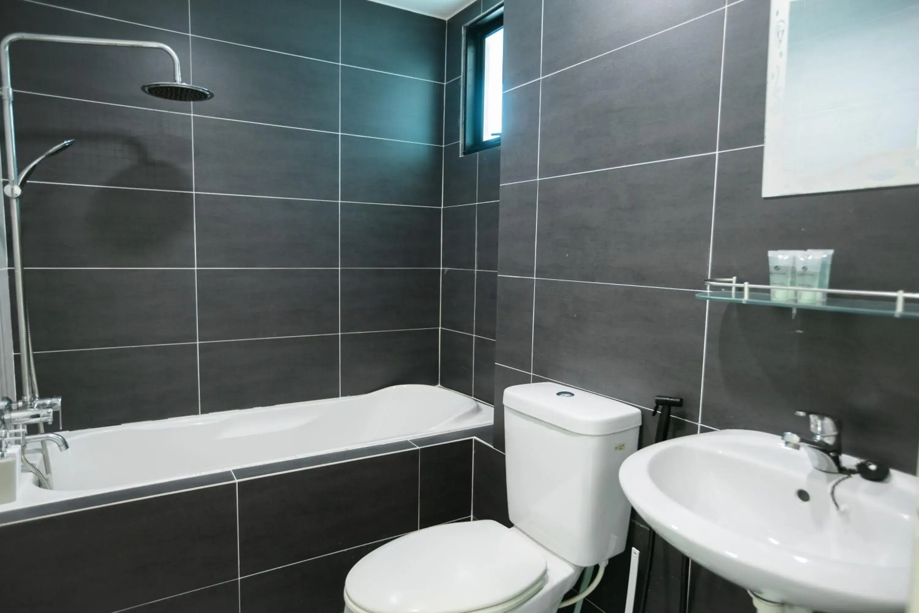 Toilet in Cosy City-View Suite in Town Toilet in Cosy City-View Suite in Town