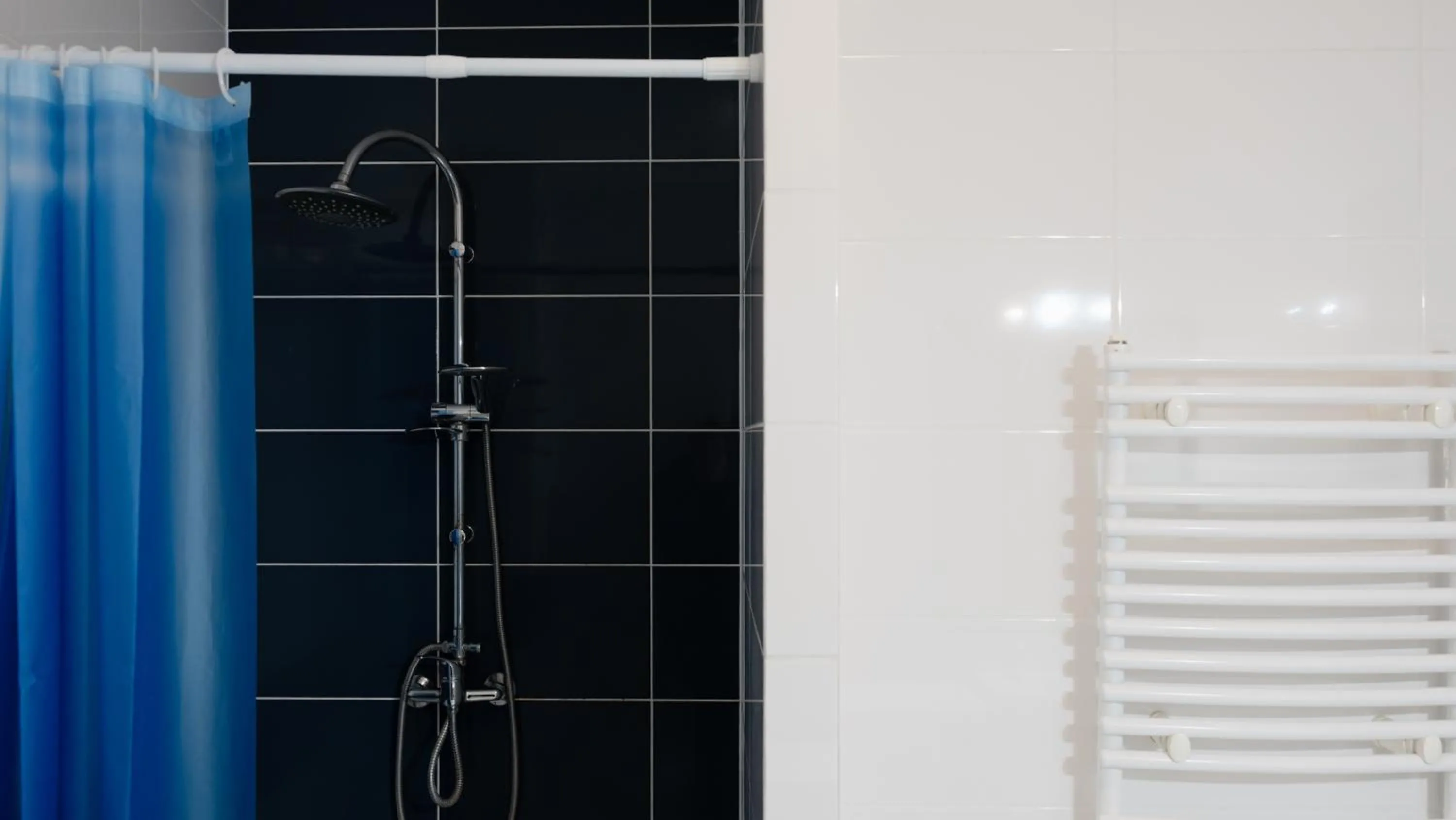 Shower in Bulwar Portowy, Sun & Snow