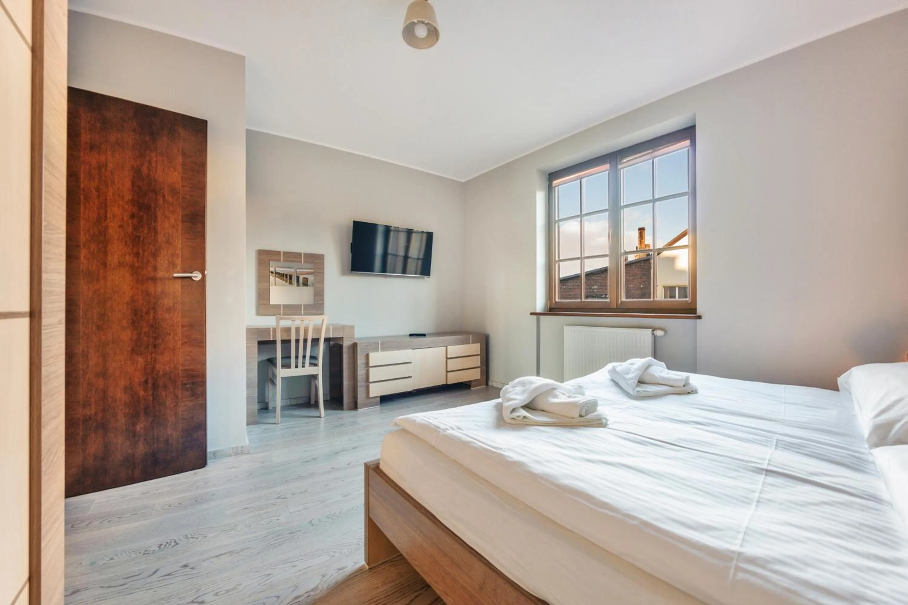 Bedroom, Bed in Bulwar Portowy, Sun & Snow