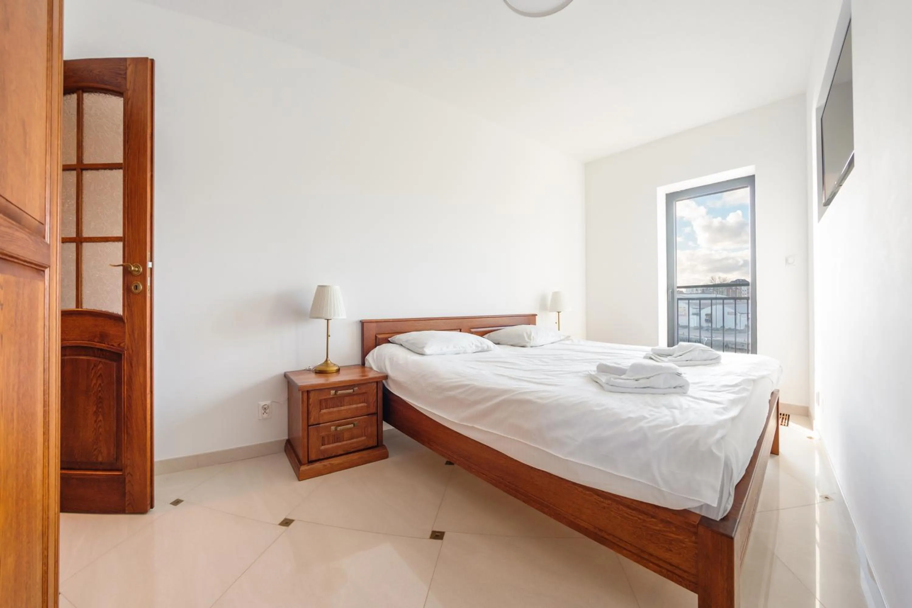 Bedroom, Bed in Bulwar Portowy, Sun & Snow