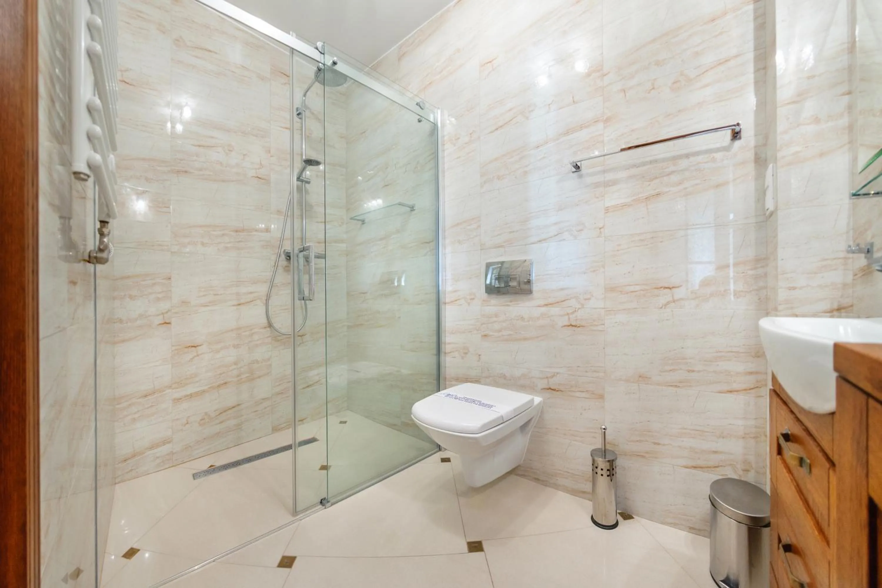 Bathroom in Bulwar Portowy, Sun & Snow