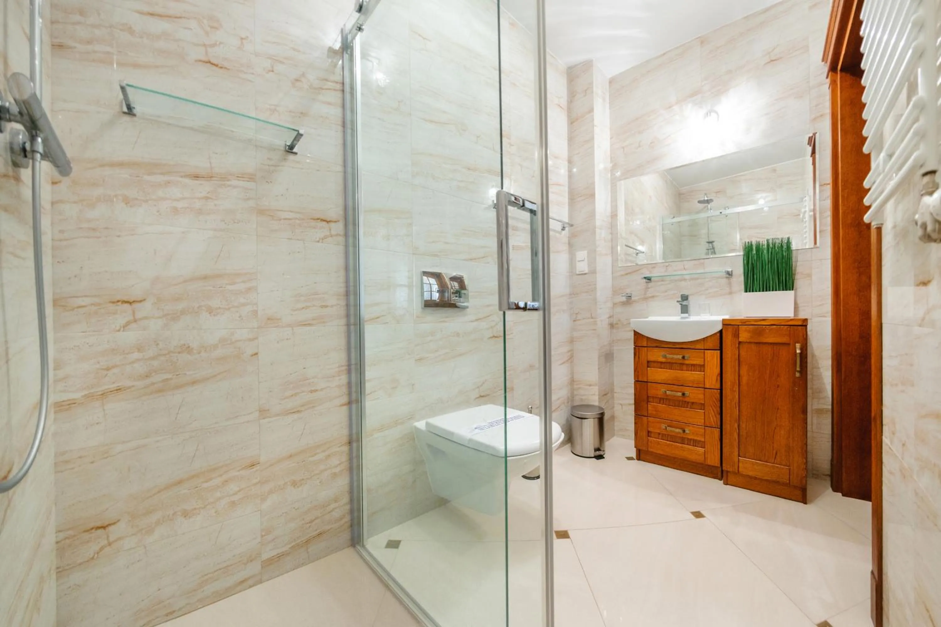 Bathroom in Bulwar Portowy, Sun & Snow