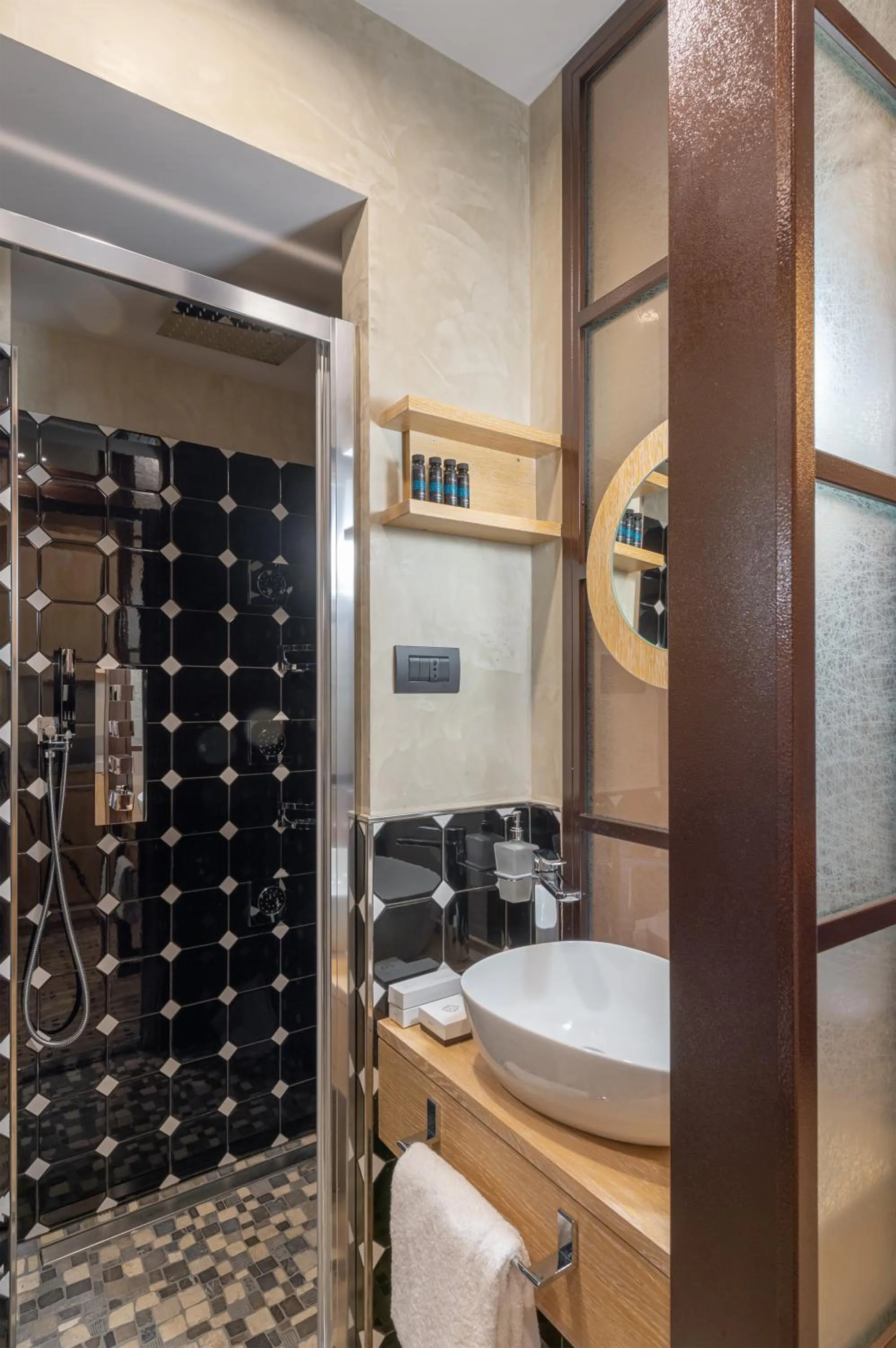 Shower in Passpartout Boutique Palace