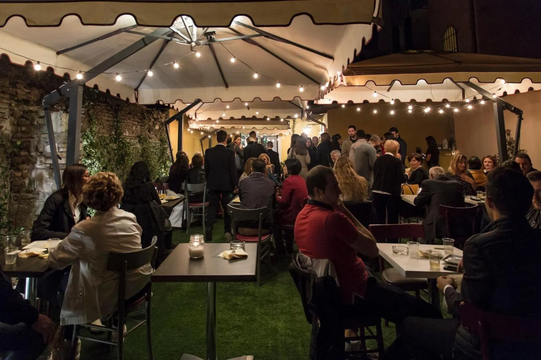 Restaurant/places to eat in Passpartout Boutique Palace